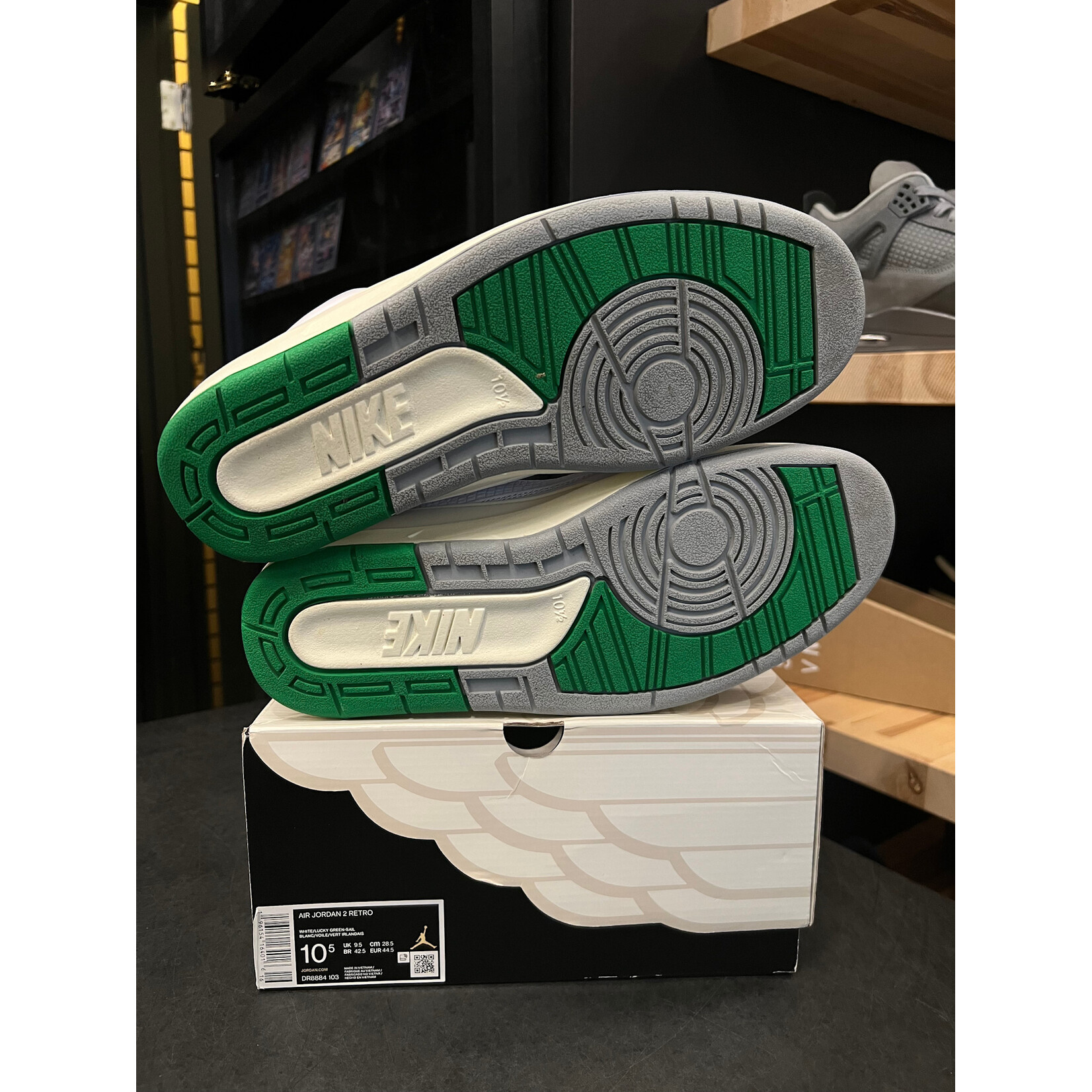 Jordan Jordan 2 Retro Lucky Green Size 10.5, PREOWNED