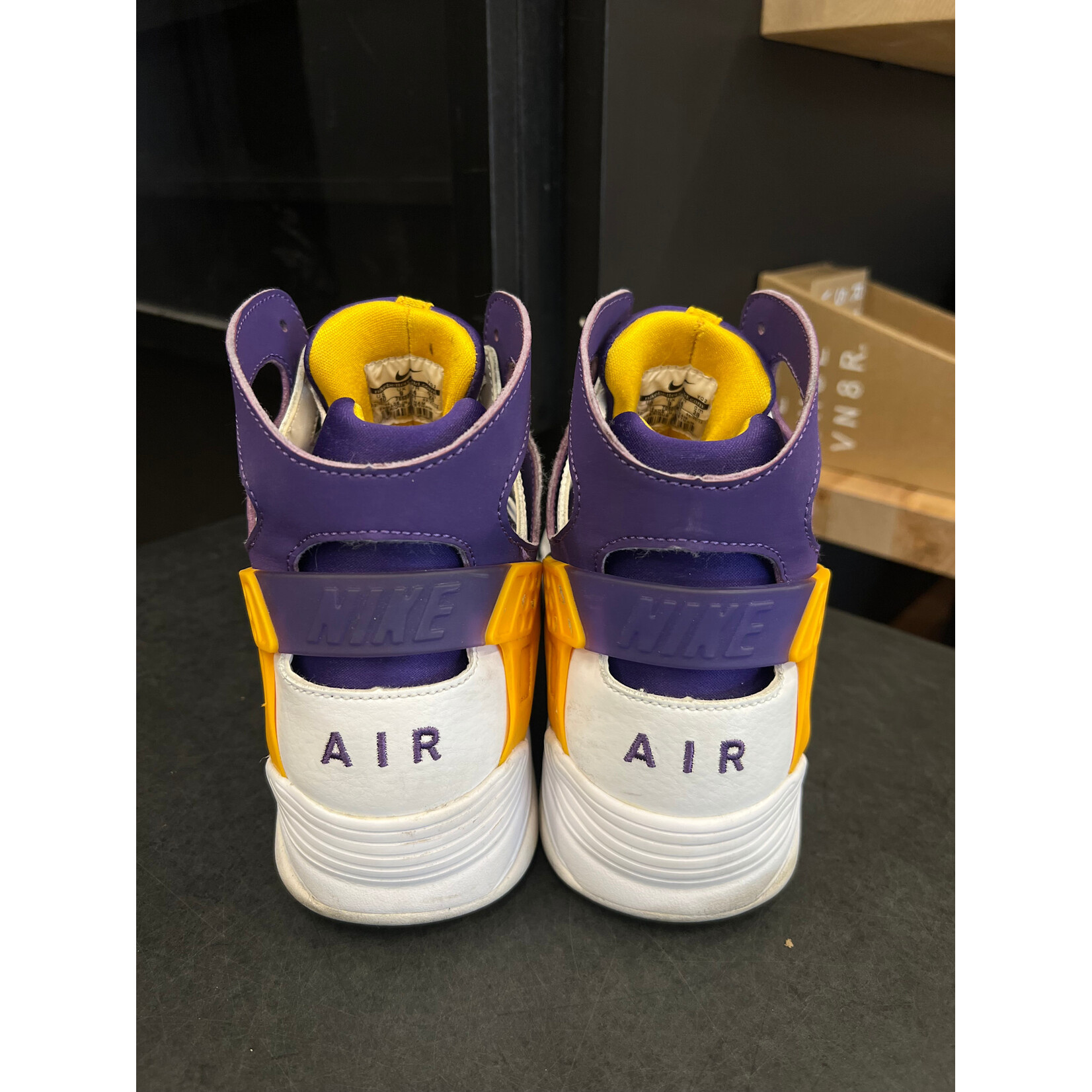 Nike Nike Air Flight Huarache Lakers Size 10, PREOWNED