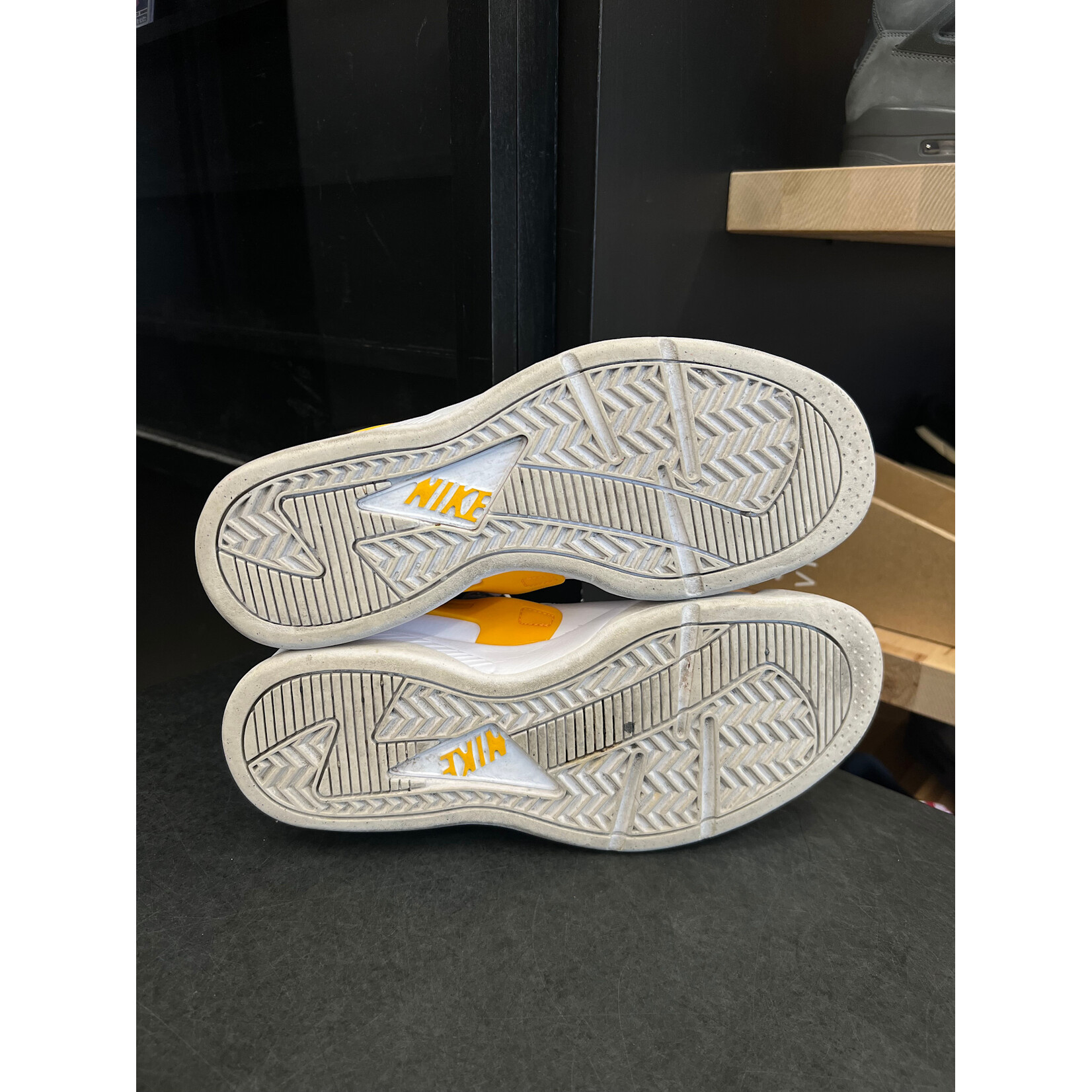 Nike Nike Air Flight Huarache Lakers Size 10, PREOWNED