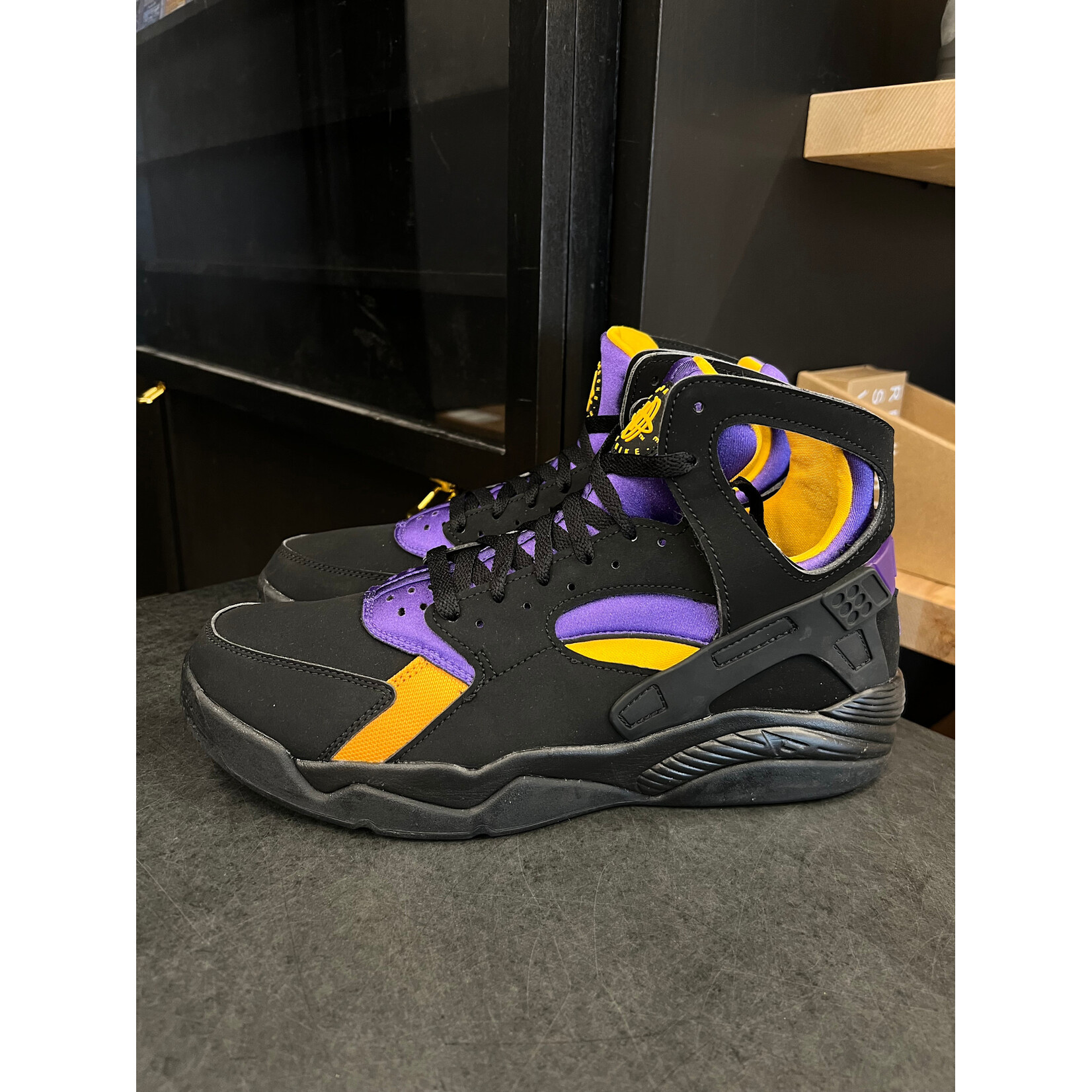 Nike Nike Air Flight Huarache Lakers Away Size 10.5, PREOWNED