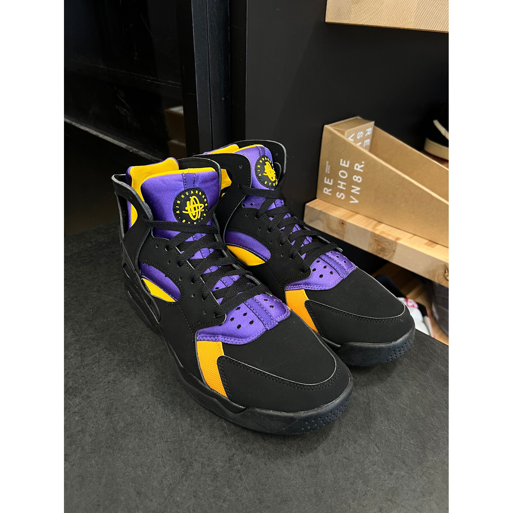 Nike Nike Air Flight Huarache Lakers Away Size 10.5, PREOWNED