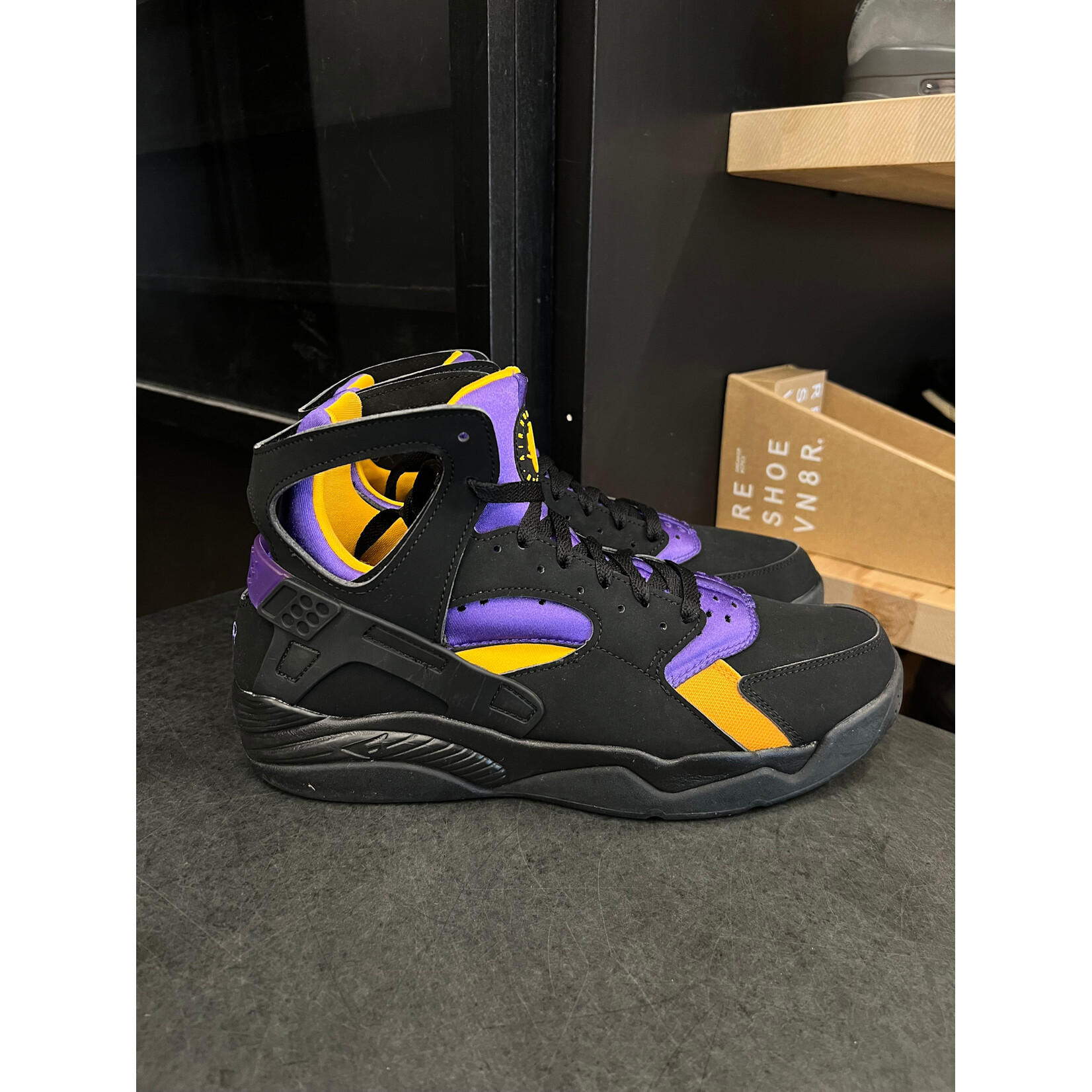Nike Nike Air Flight Huarache Lakers Away Size 10.5, PREOWNED