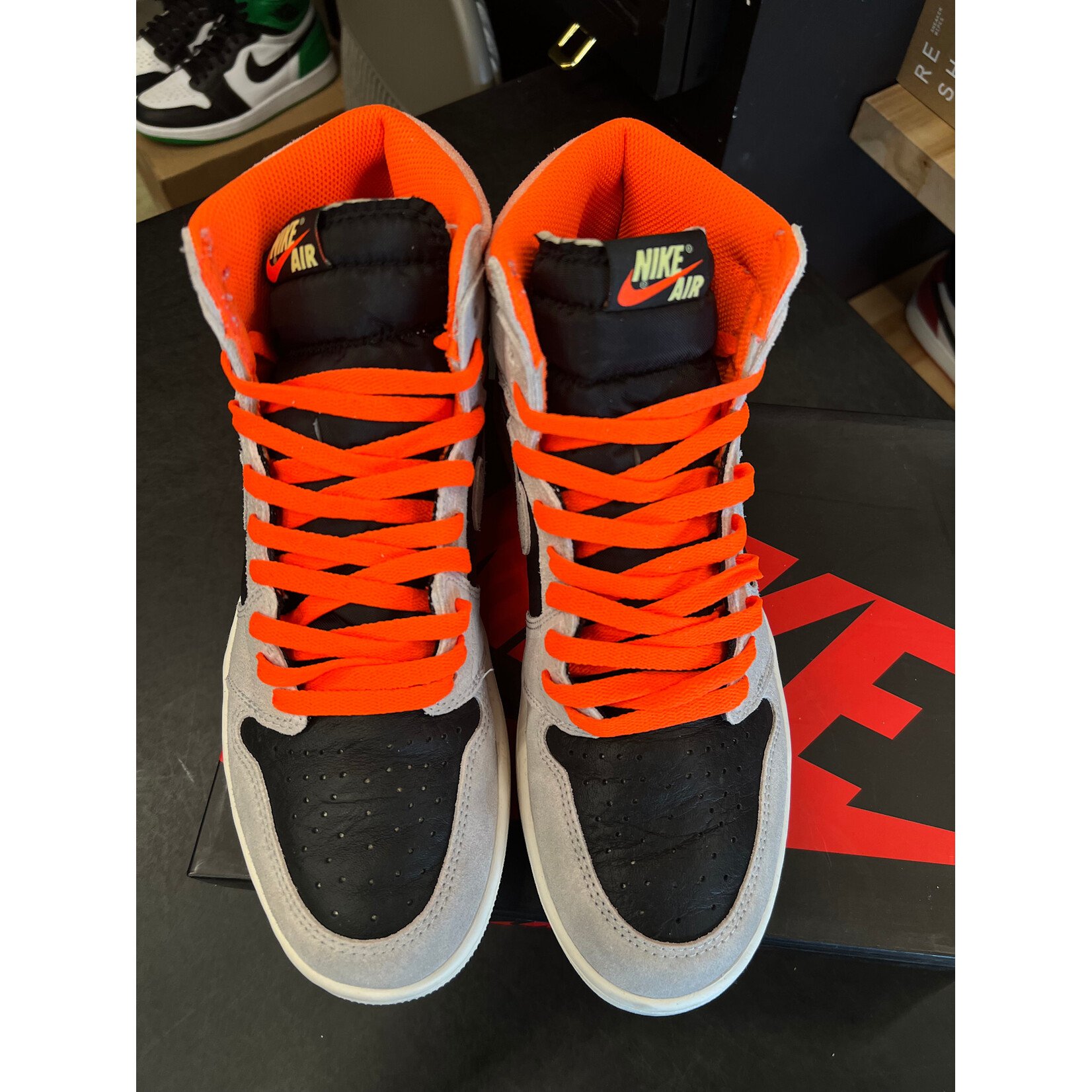 Jordan Jordan 1 Retro High Neutral Grey Hyper Crimson Size 10, PREOWNED