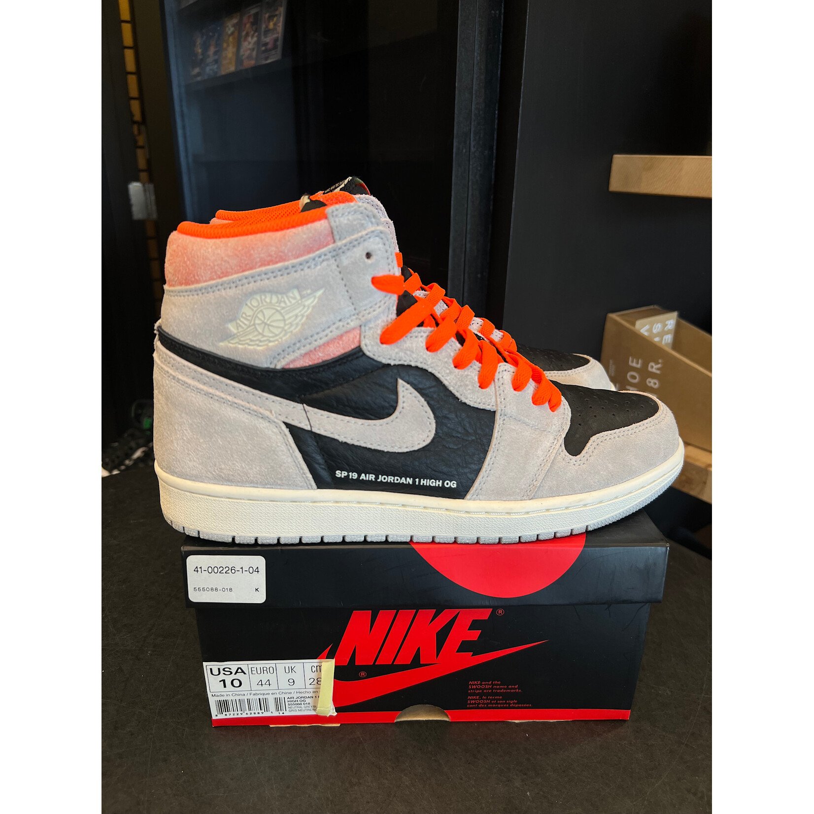 Jordan Jordan 1 Retro High Neutral Grey Hyper Crimson Size 10, PREOWNED
