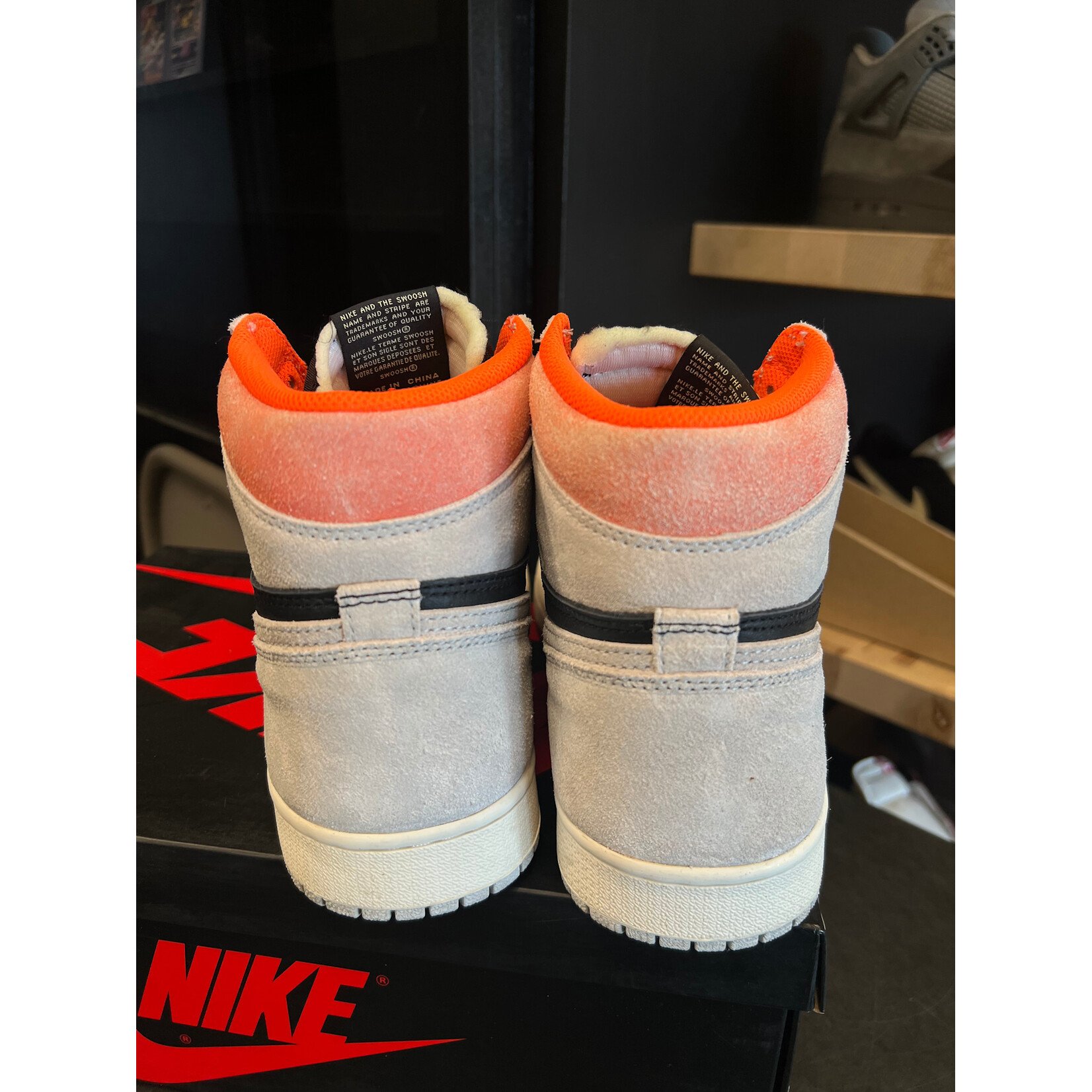 Jordan Jordan 1 Retro High Neutral Grey Hyper Crimson Size 10, PREOWNED