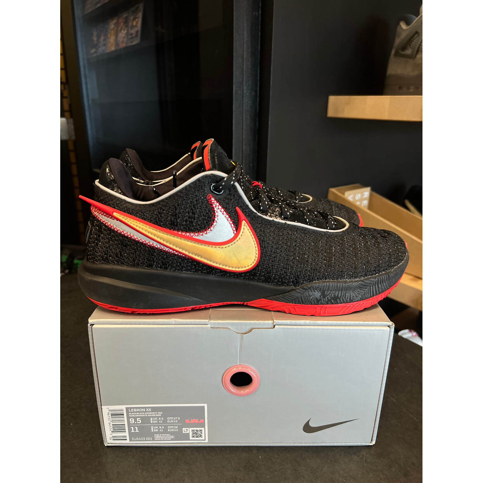 Nike Nike LeBron 20 Miami Heat Size 9.5, PREOWNED