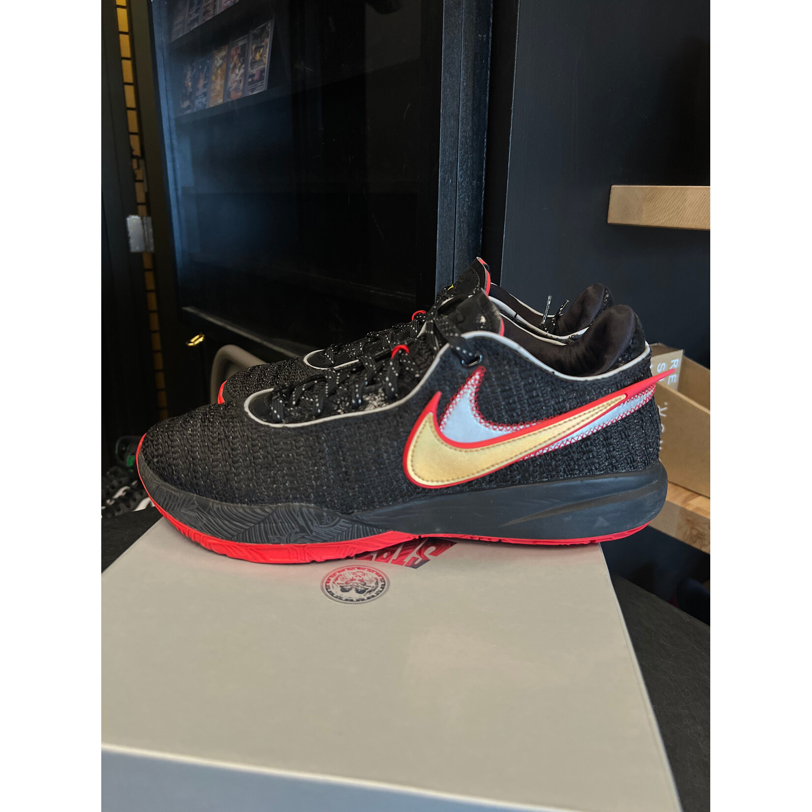 Nike Nike LeBron 20 Miami Heat Size 9.5, PREOWNED