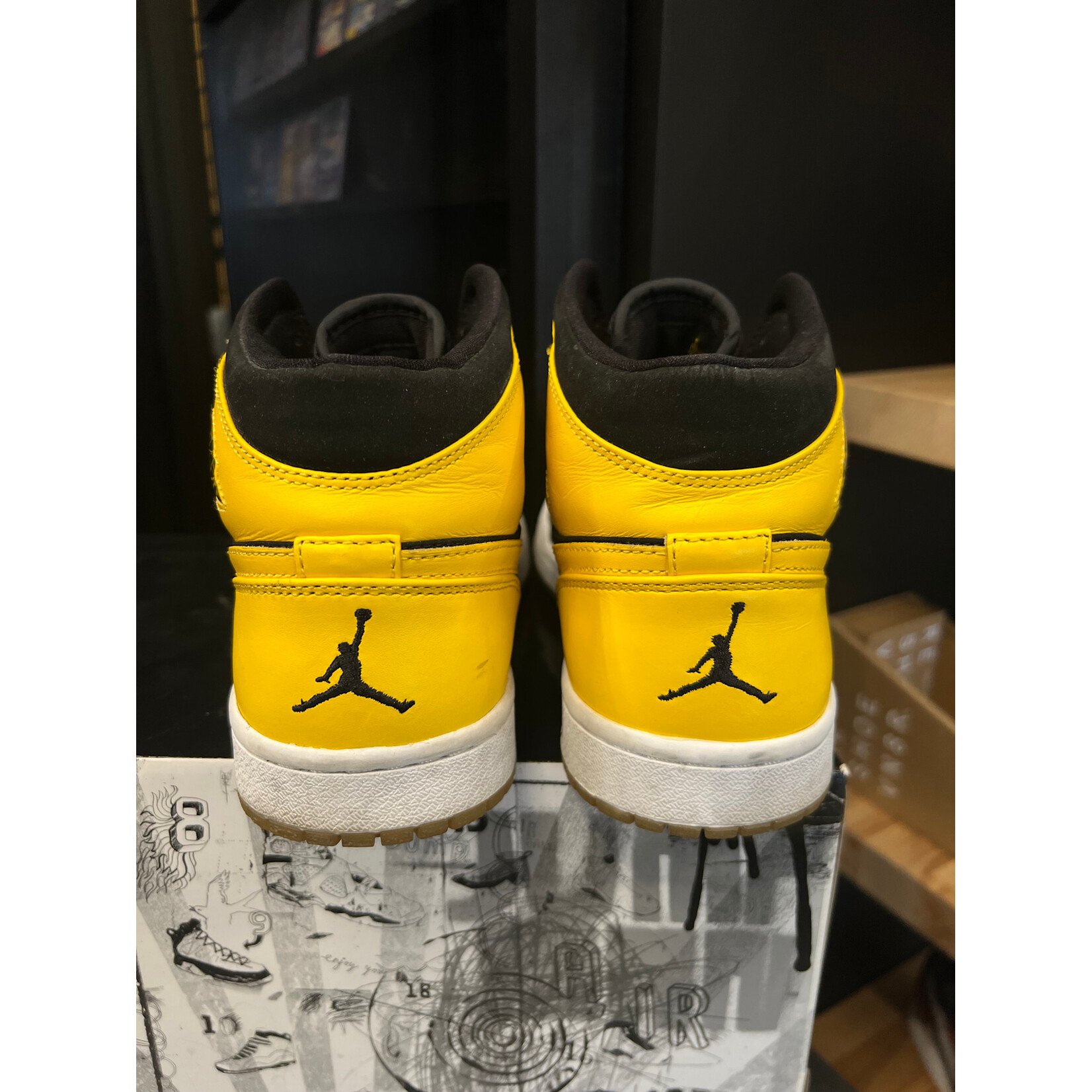 Jordan Jordan Beginning Moments Pack 1/1 Size 8.5, PREOWNED