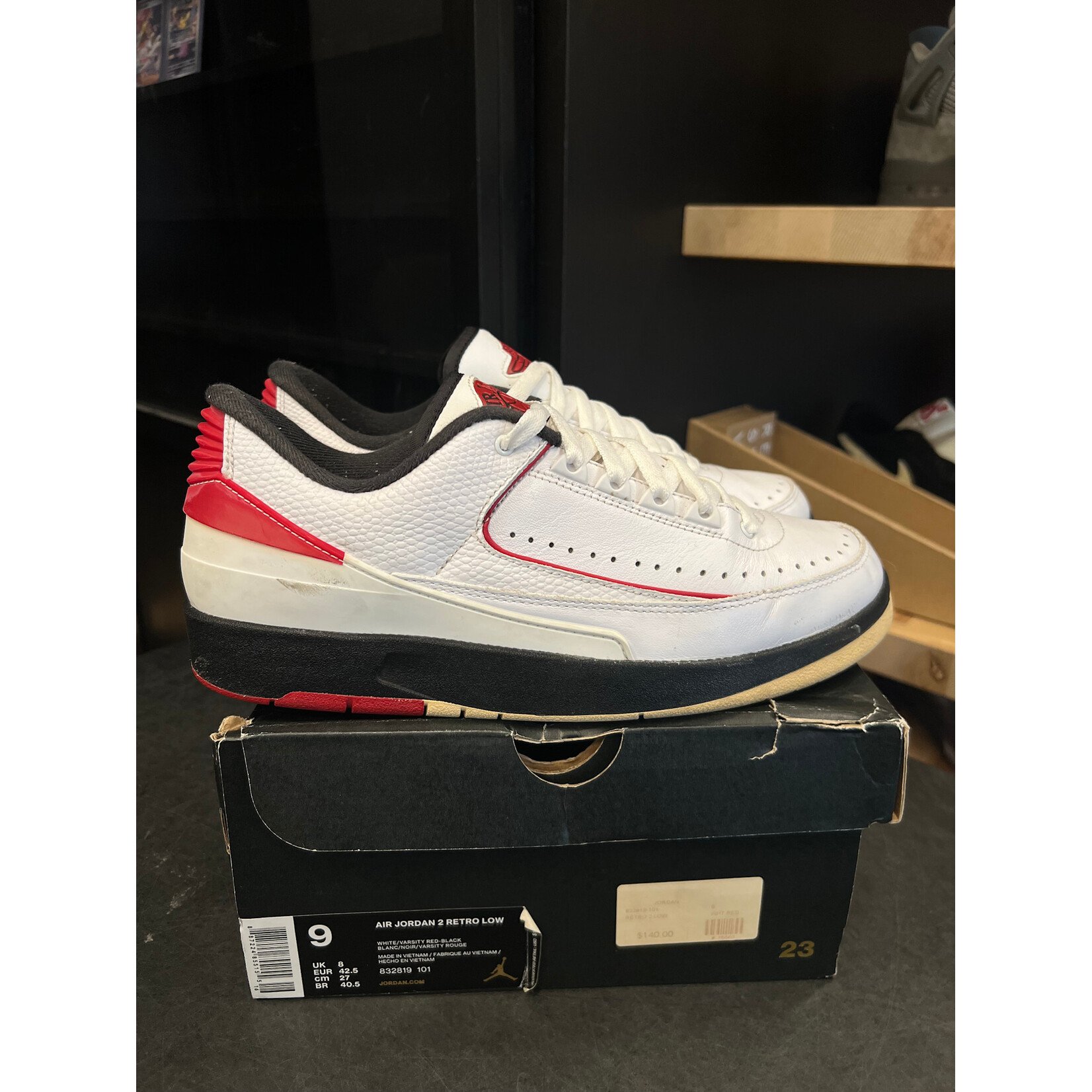 Jordan Jordan 2 Retro Low Chicago (2016) Size 9, PREOWNED