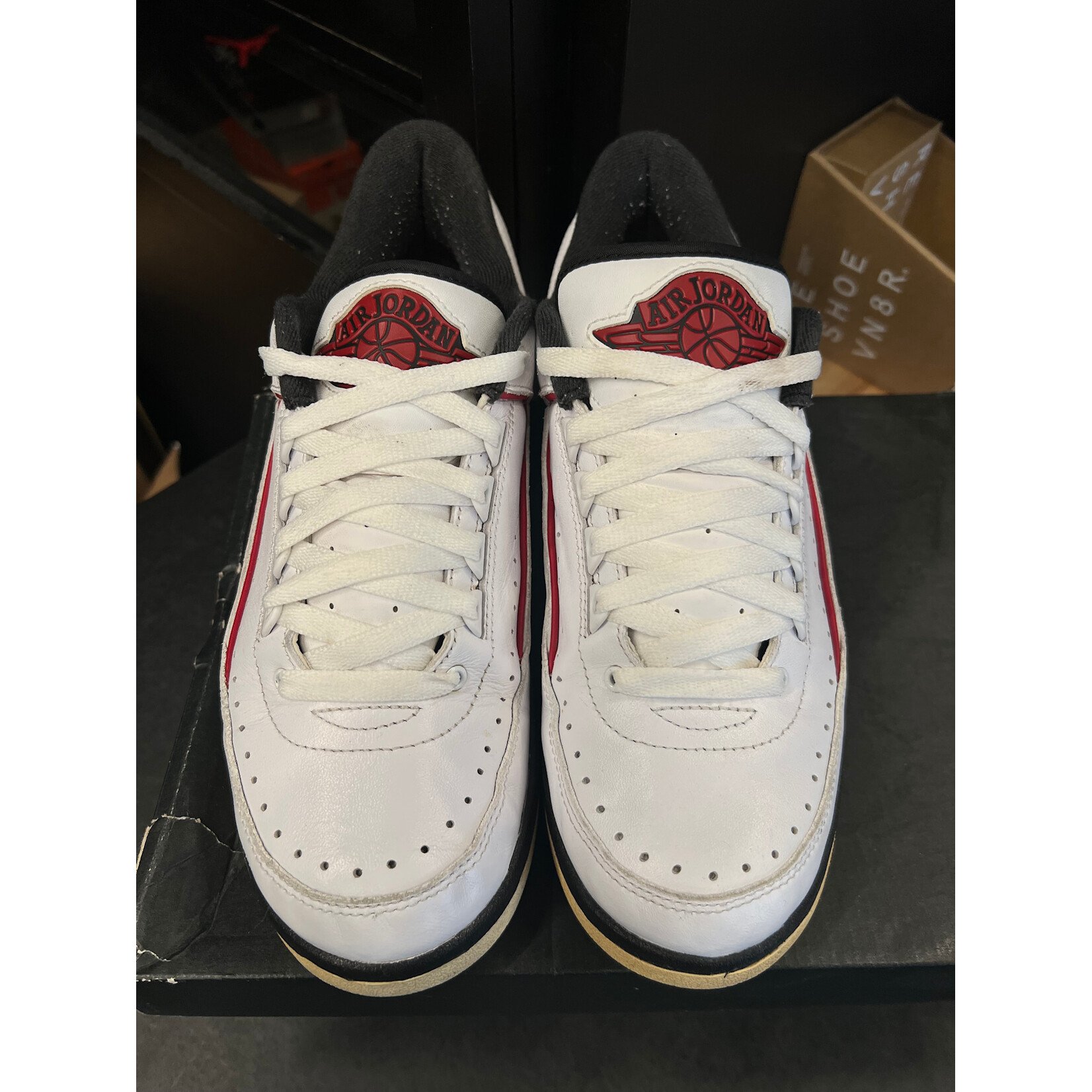 Jordan Jordan 2 Retro Low Chicago (2016) Size 9, PREOWNED
