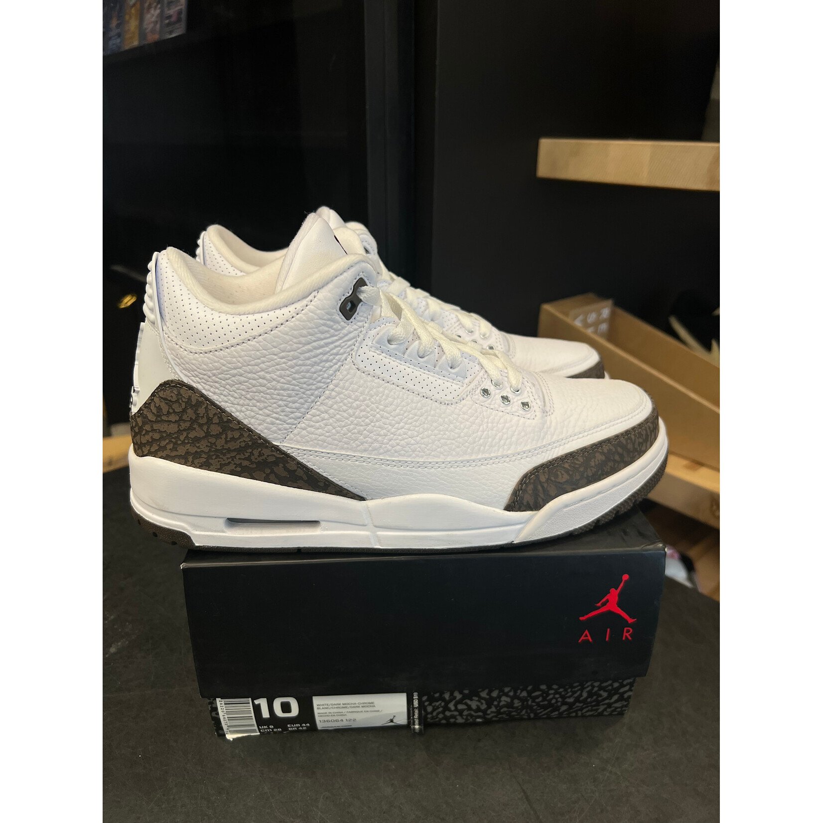 Jordan Jordan 3 Retro Mocha (2018) Size 10, PREOWNED
