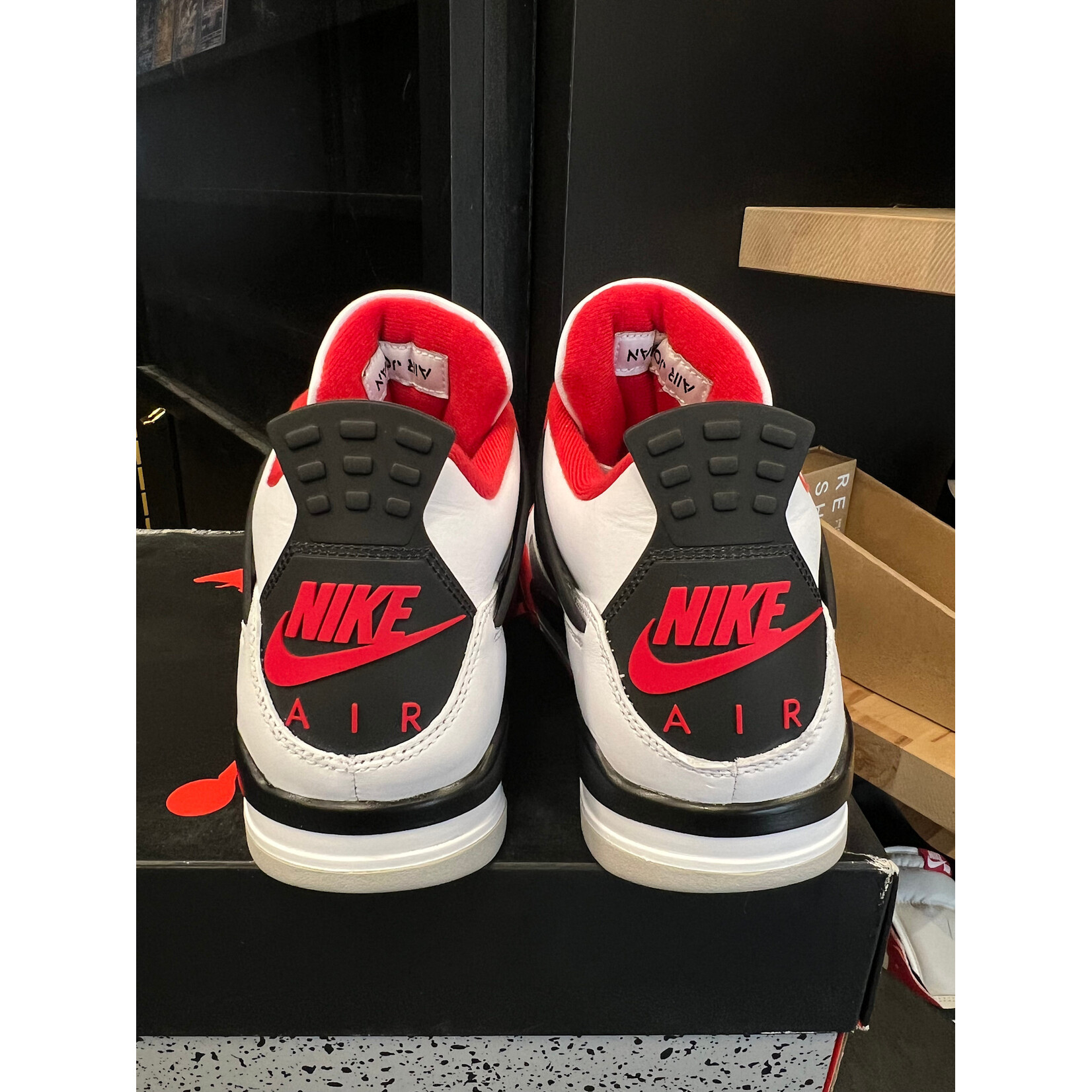 Jordan Jordan 4 Retro Fire Red (2020) Size 9.5, PREOWNED