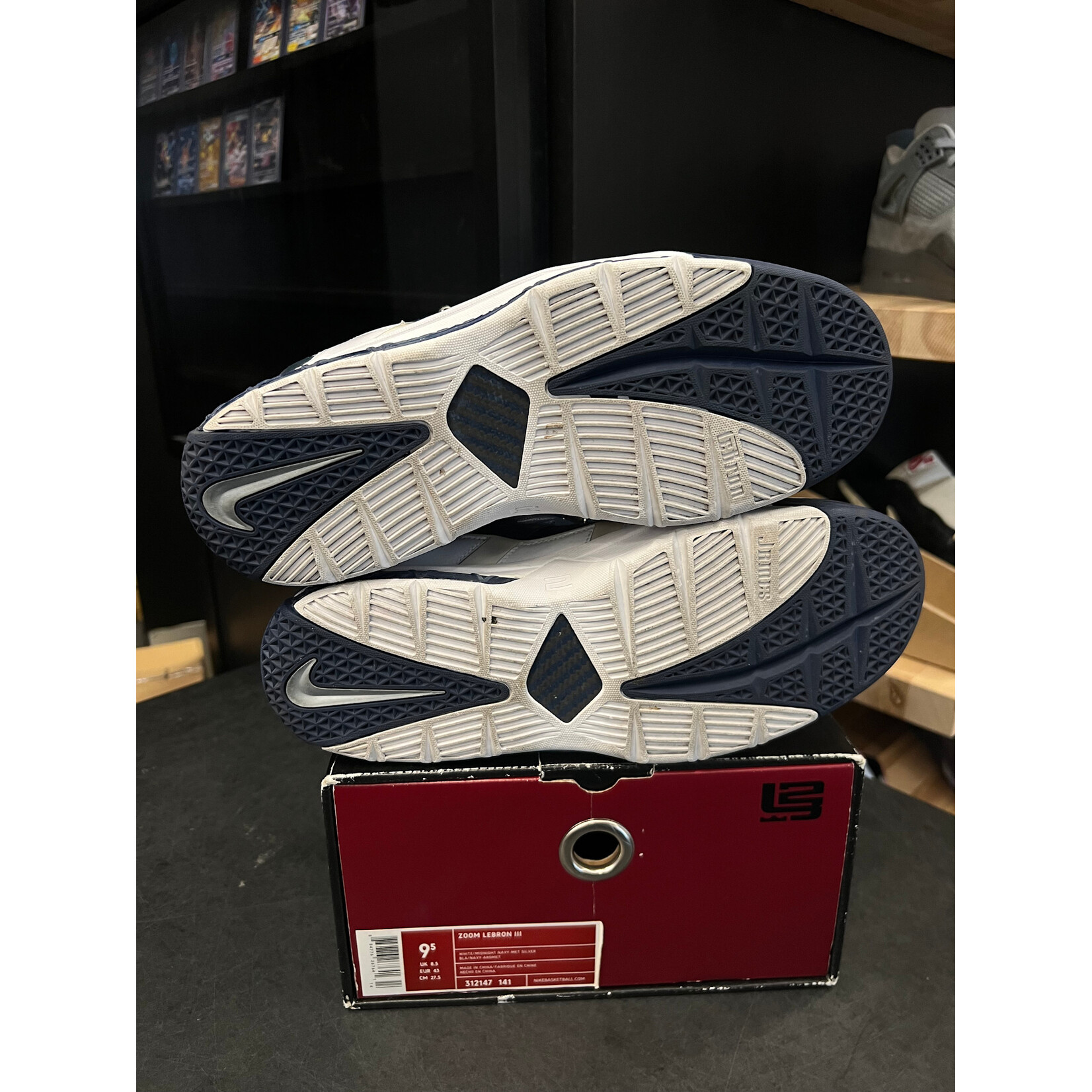 Nike Nike LeBron 3 Midnight Navy Size 9.5, PREOWNED