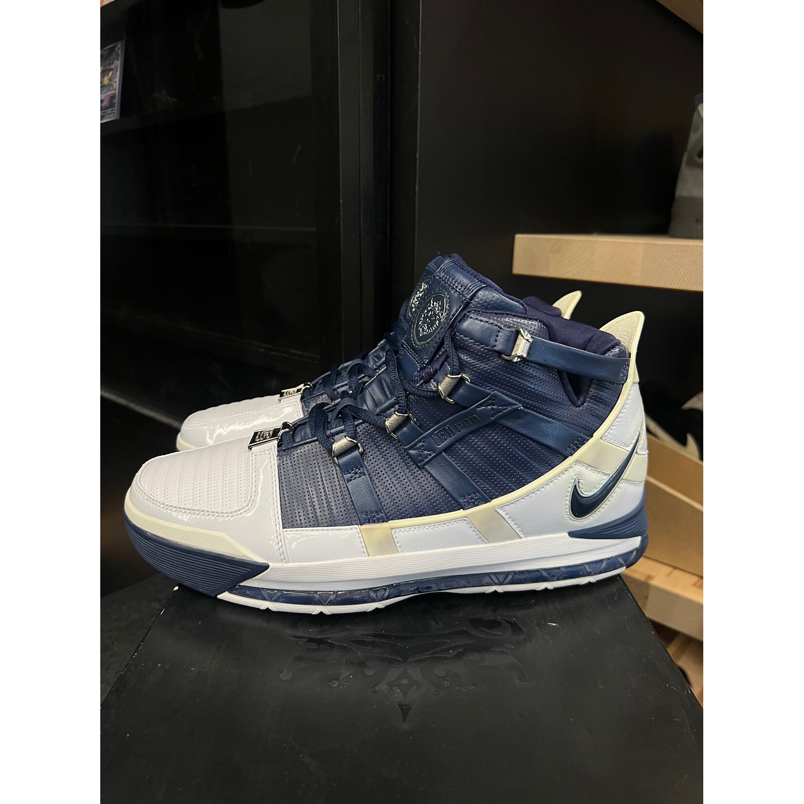 Nike Nike LeBron 3 Midnight Navy Size 9.5, PREOWNED