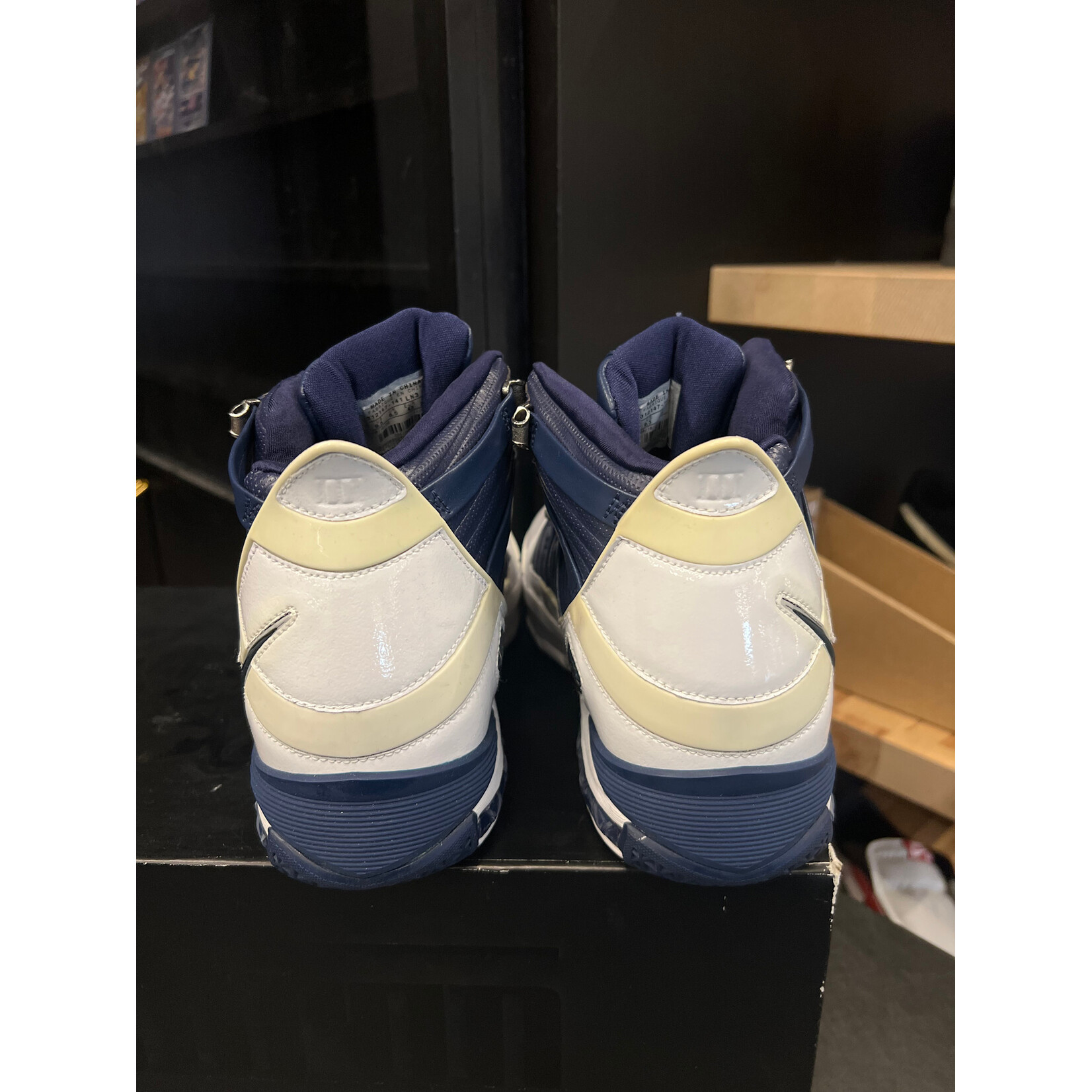 Nike Nike LeBron 3 Midnight Navy Size 9.5, PREOWNED