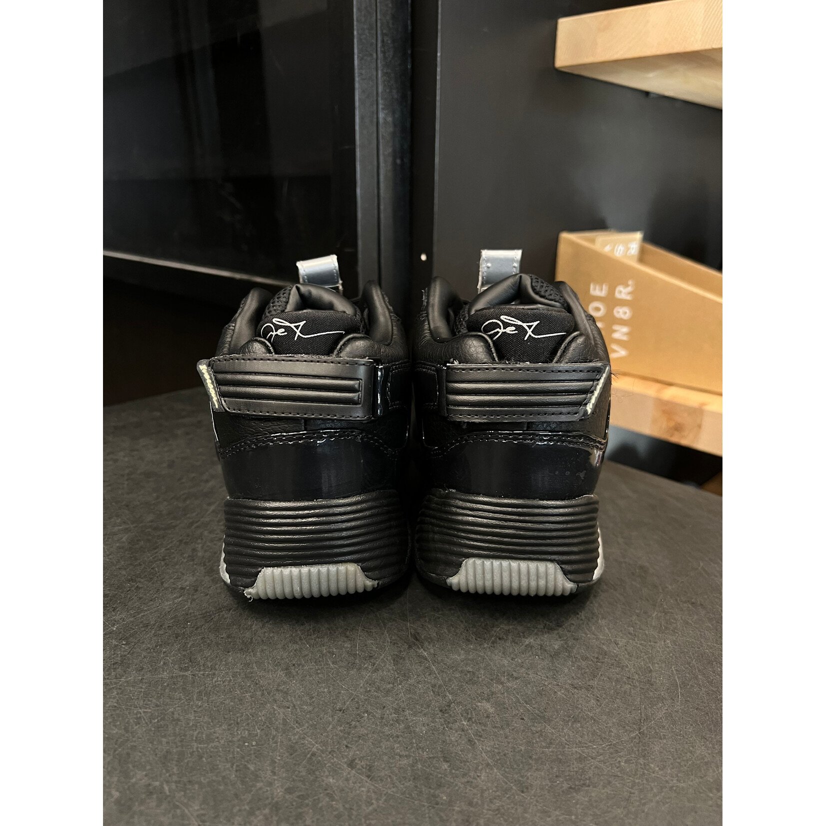 Reebok Reebok Answer 5 Black Silver Size 8.5, PREOWNED