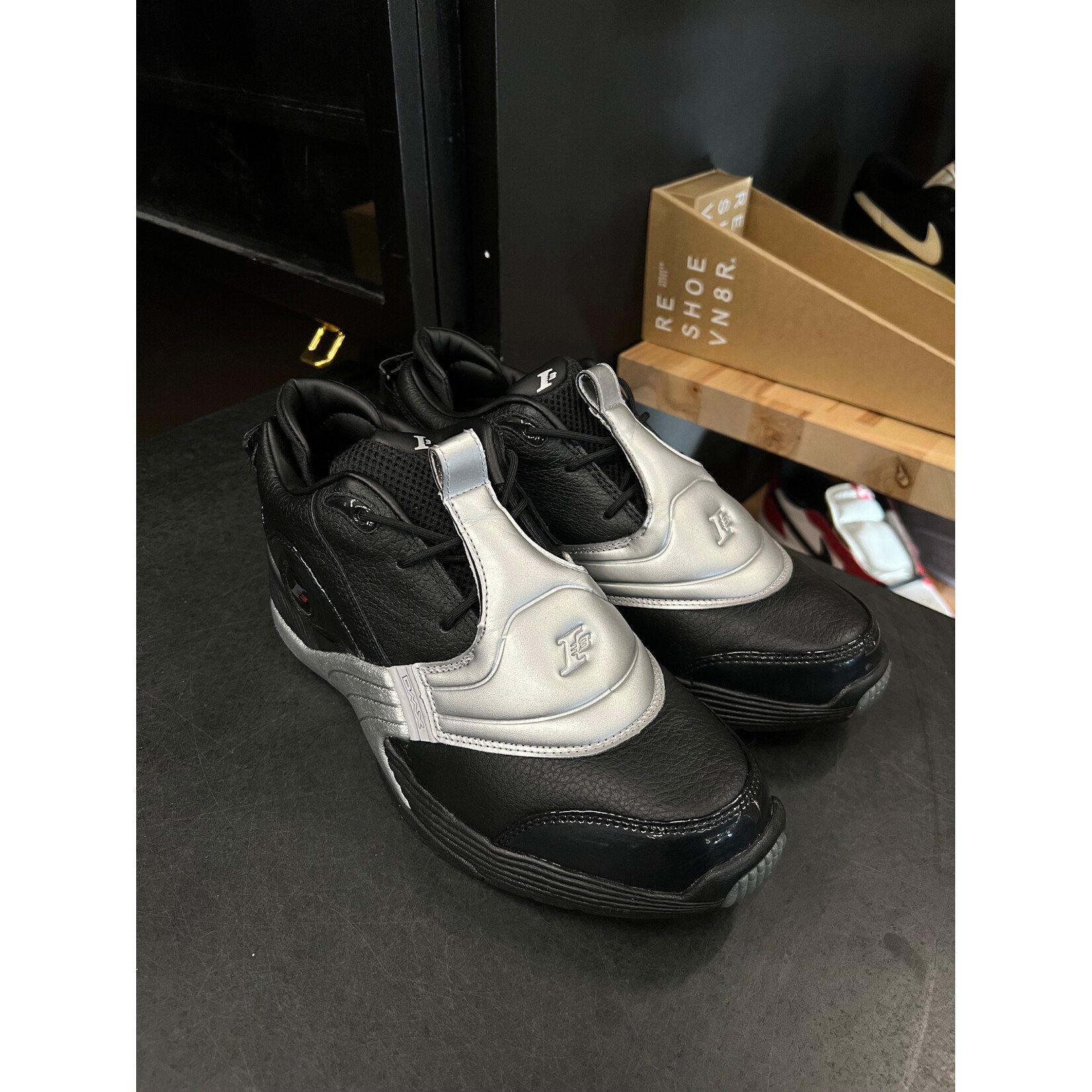 Reebok Reebok Answer 5 Black Silver Size 8.5, PREOWNED