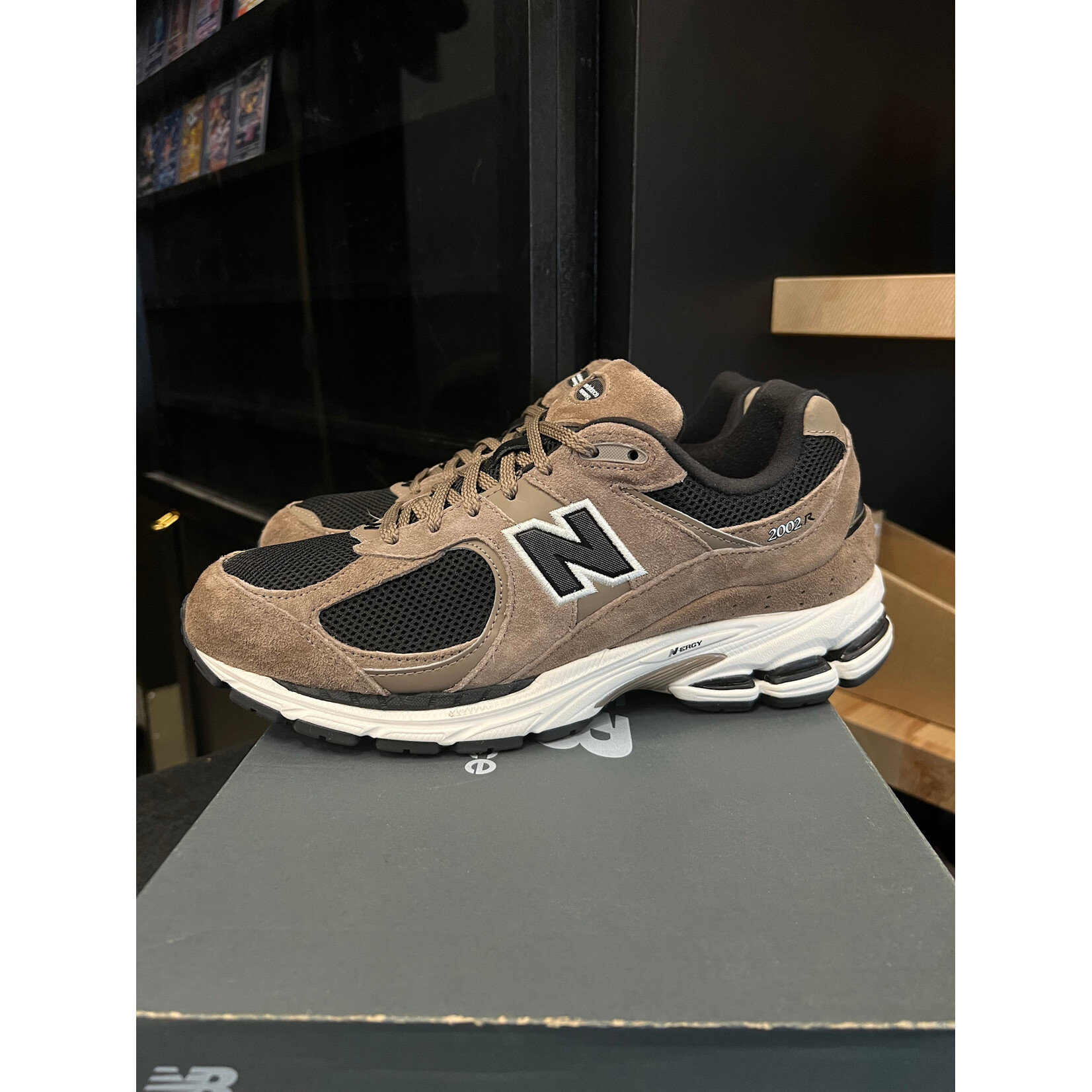 New New Balance 2002R Driftwood Black Size 10, PREOWNED
