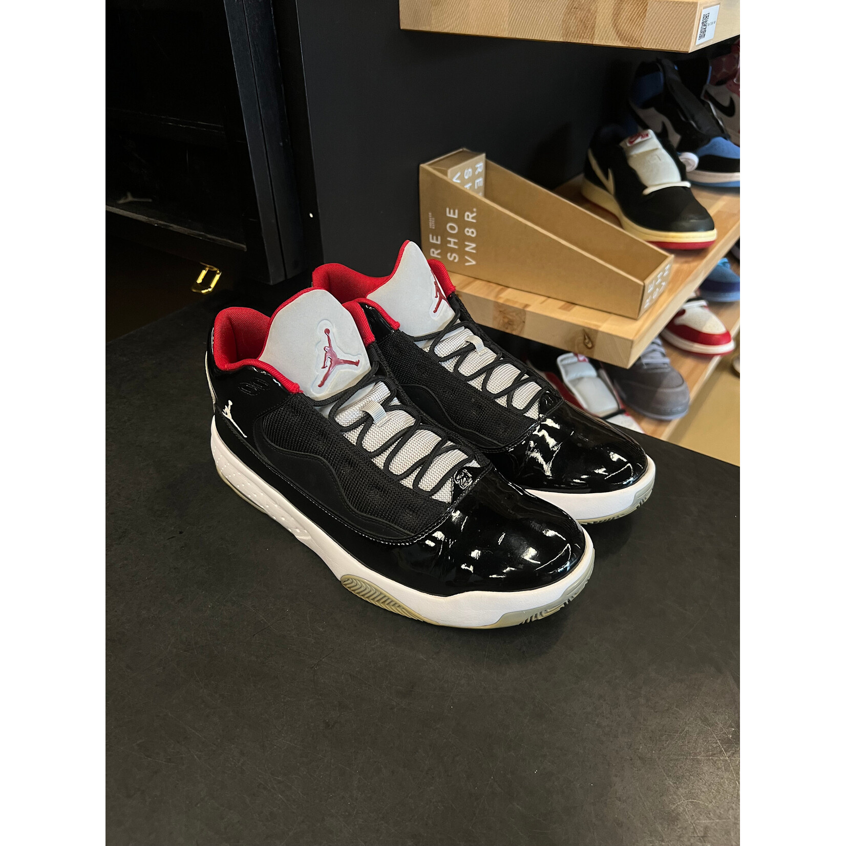 Jordan Jordan Max Aura 2 Black Cement Size 11, PREOWNED