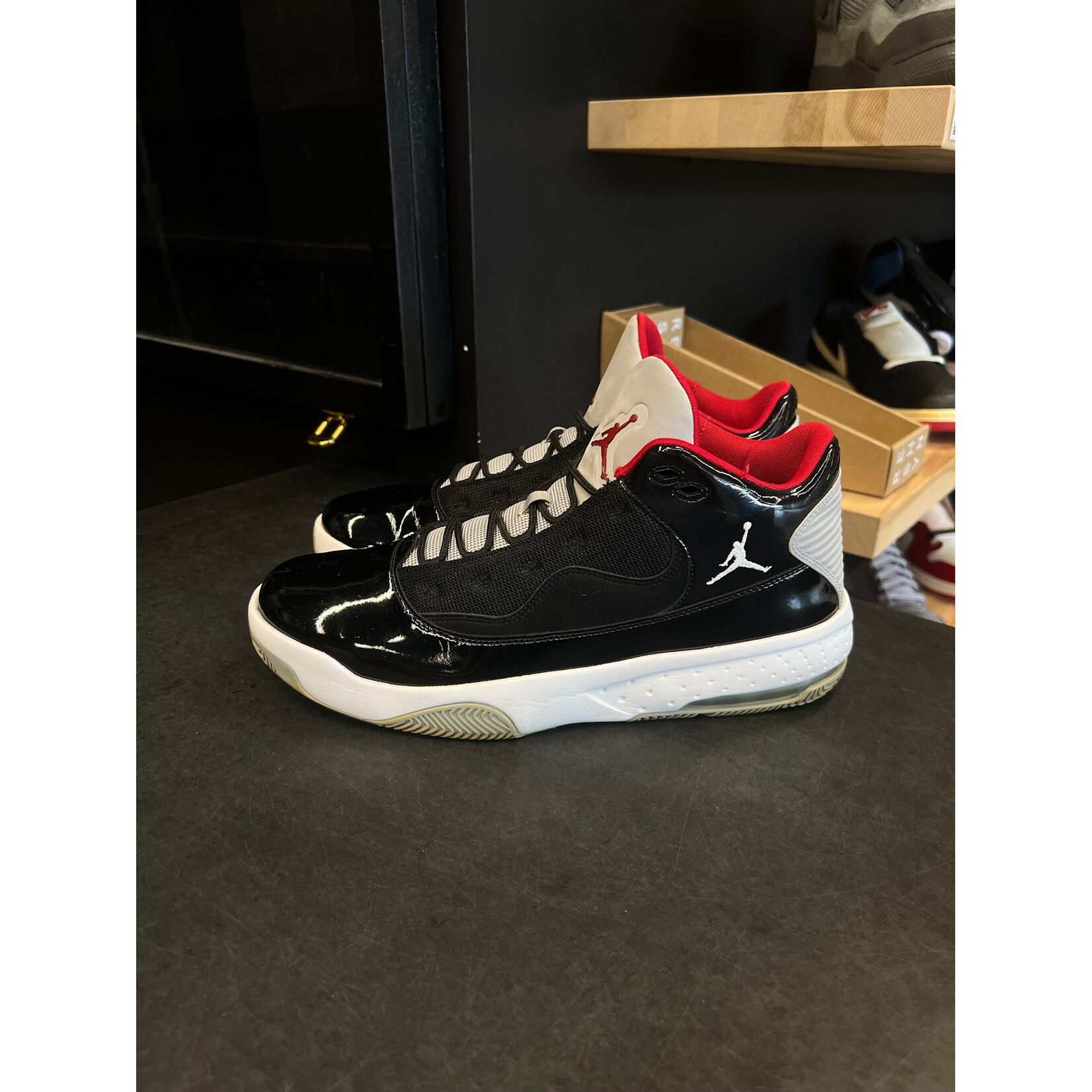 Jordan Jordan Max Aura 2 Black Cement Size 11, PREOWNED