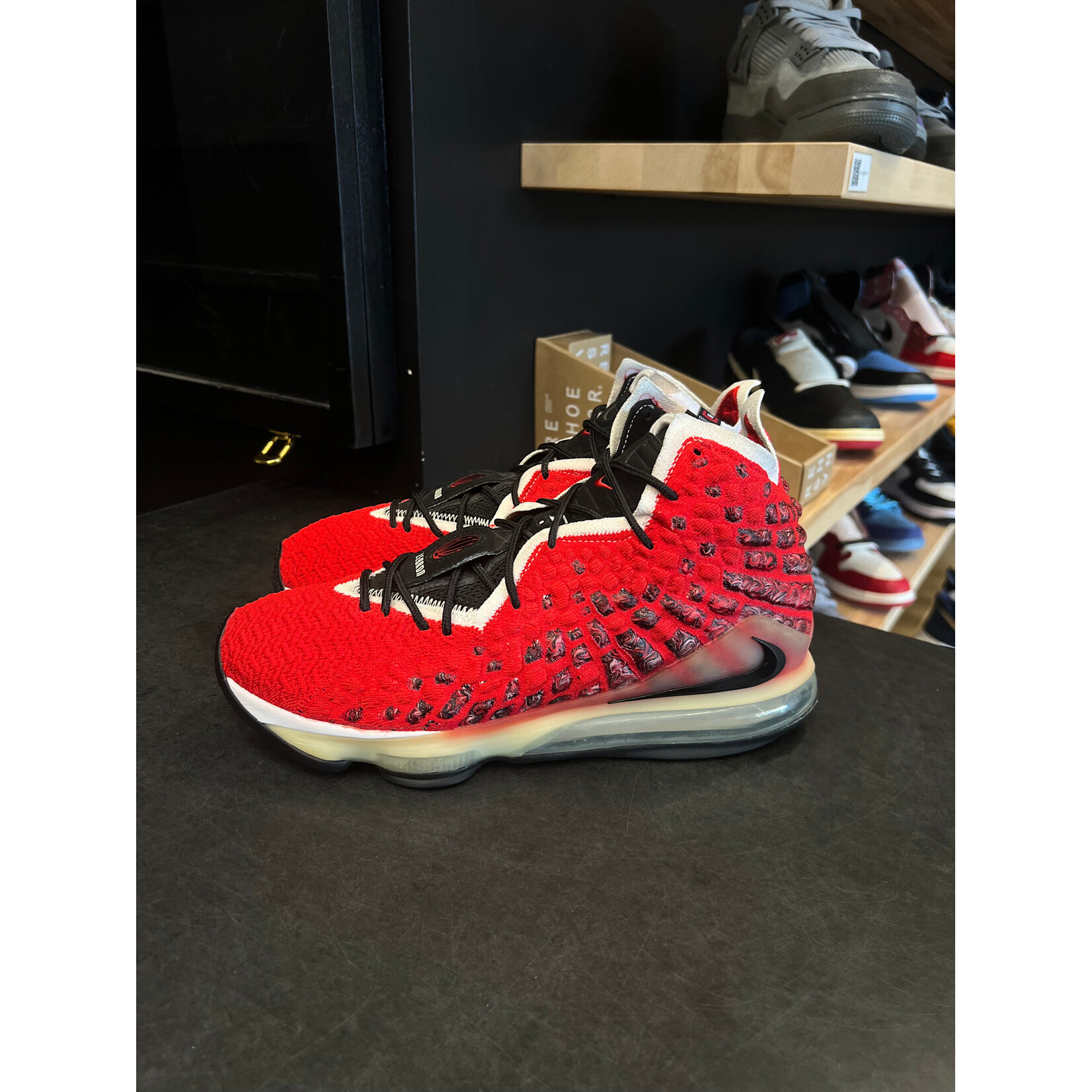 Nike Nike LeBron 17 Uptempo Size 11.5, PREOWNED