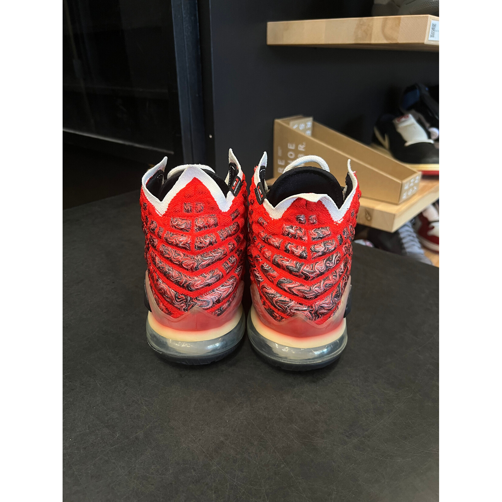Nike Nike LeBron 17 Uptempo Size 11.5, PREOWNED