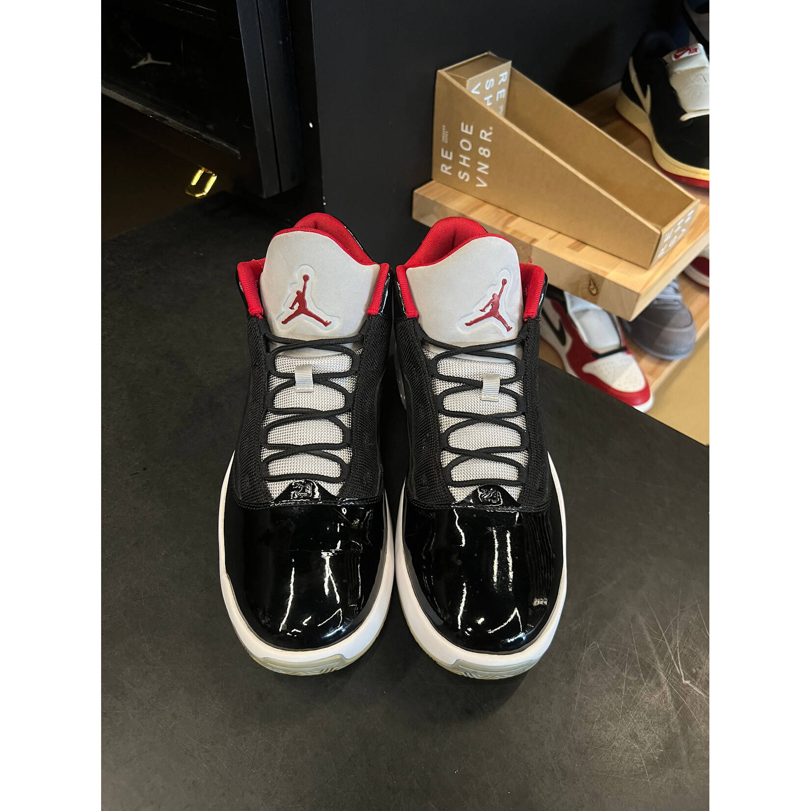 Jordan Jordan Max Aura 2 Black Cement Size 11, PREOWNED