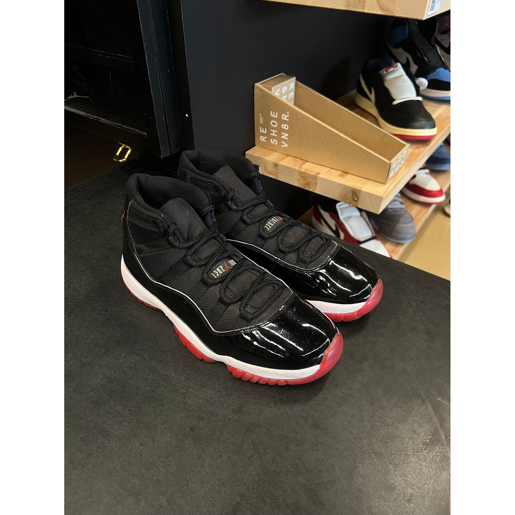 Jordan Jordan 11 Retro Playoffs Bred (2019) Size 10, PREOWNED
