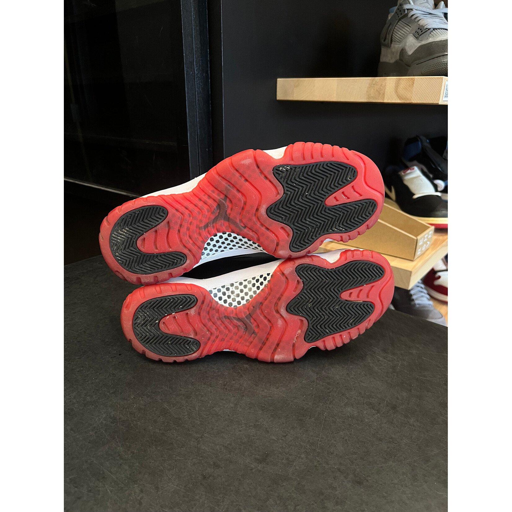 Jordan Jordan 11 Retro Playoffs Bred (2019) Size 10, PREOWNED