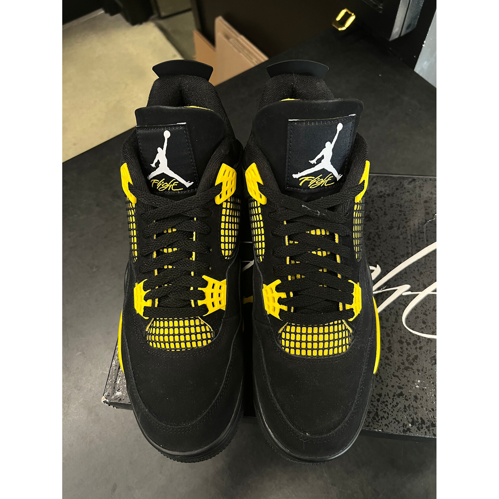 Jordan Jordan 4 Retro Thunder (2023) Size 10.5, PREOWNED