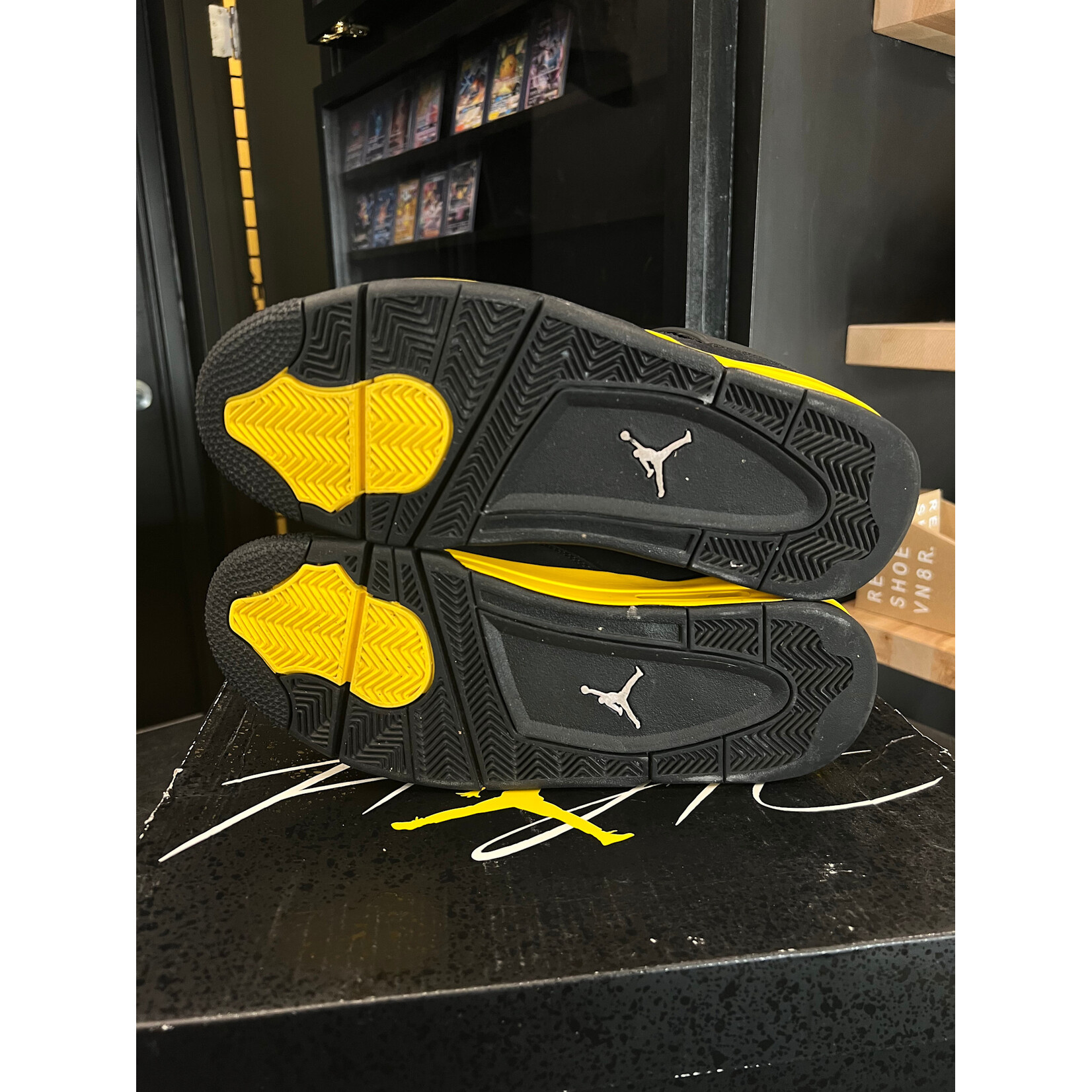 Jordan Jordan 4 Retro Thunder (2023) Size 10.5, PREOWNED