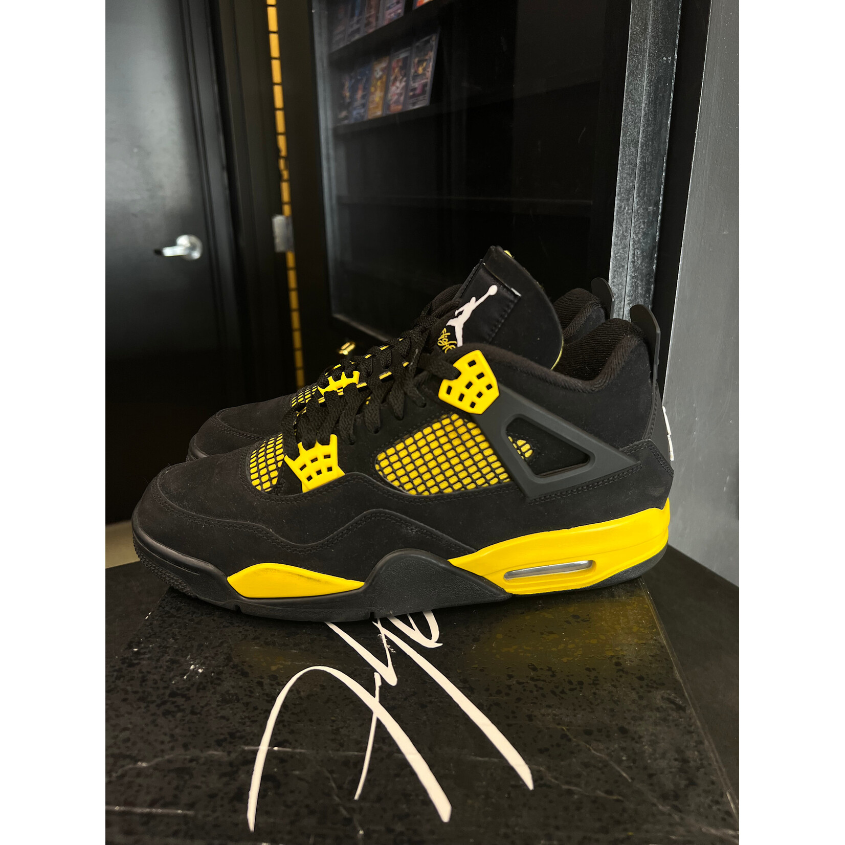 Jordan Jordan 4 Retro Thunder (2023) Size 10.5, PREOWNED