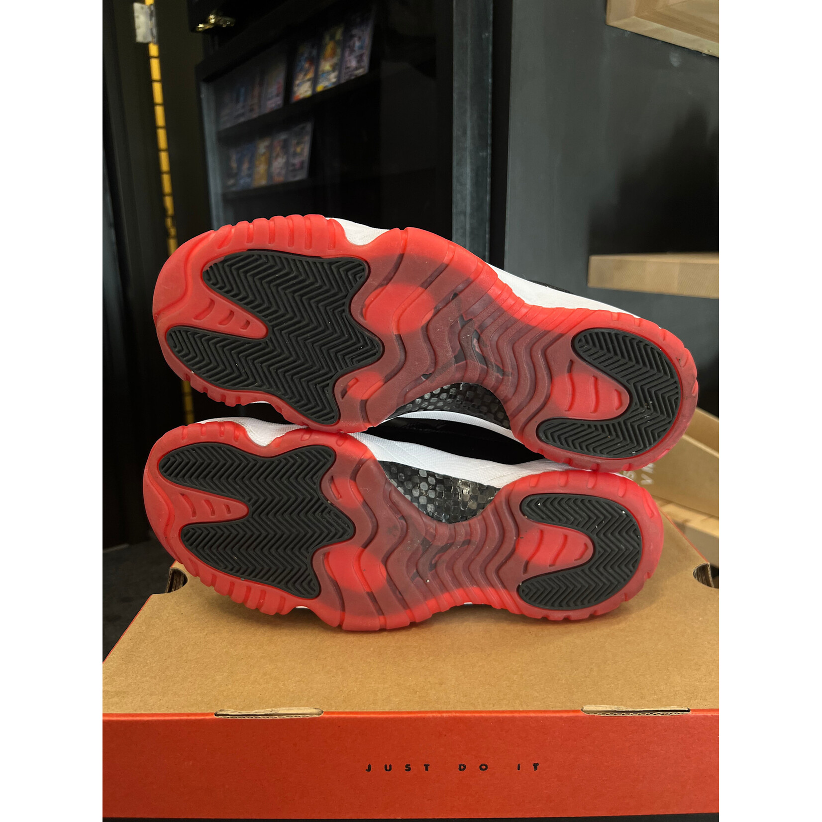 Jordan Jordan 11 Retro Low Bred (2025) Size 10.5, PREOWNED