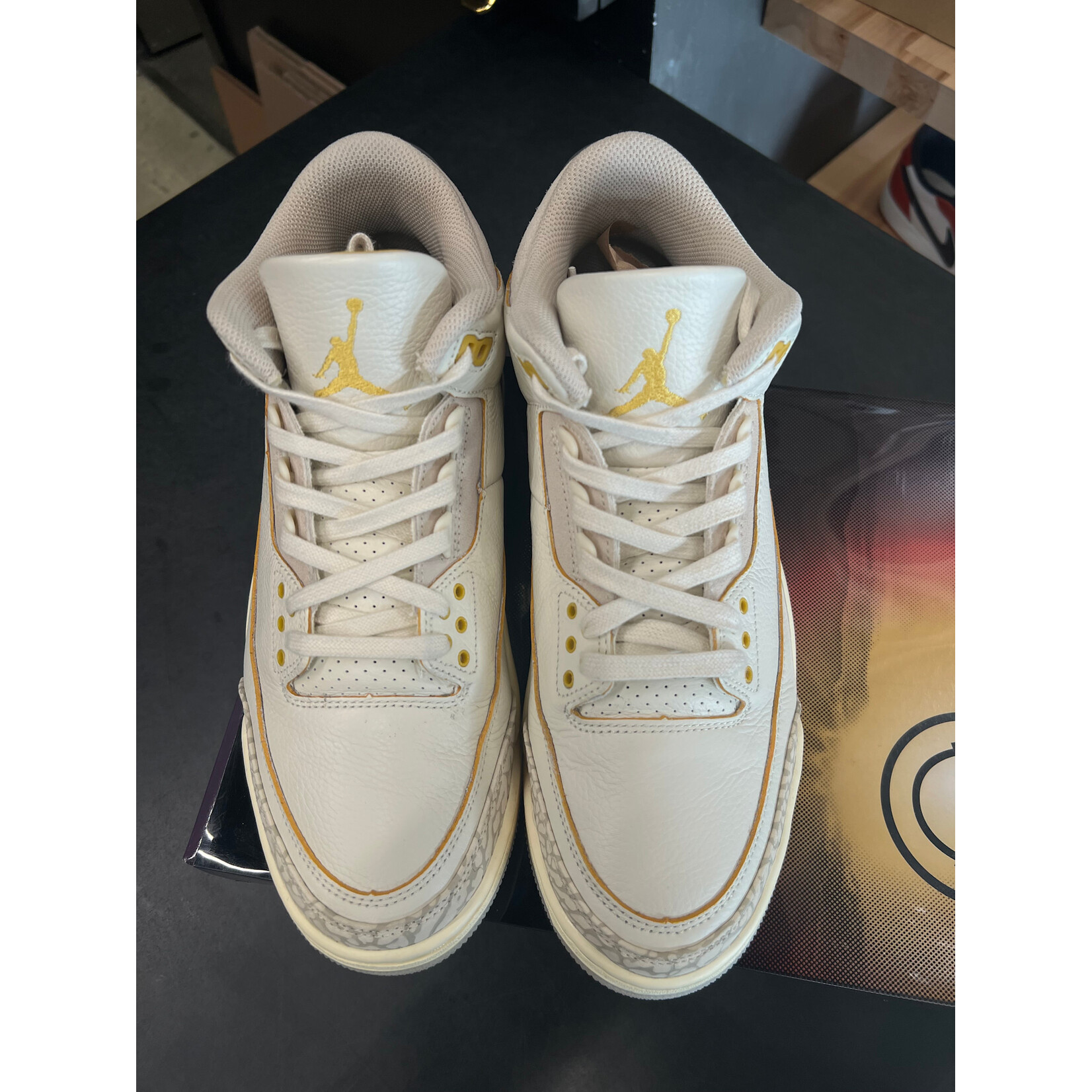 Jordan Jordan 3 Retro SP J Balvin Medellín Sunset Size 9, PREOWNED