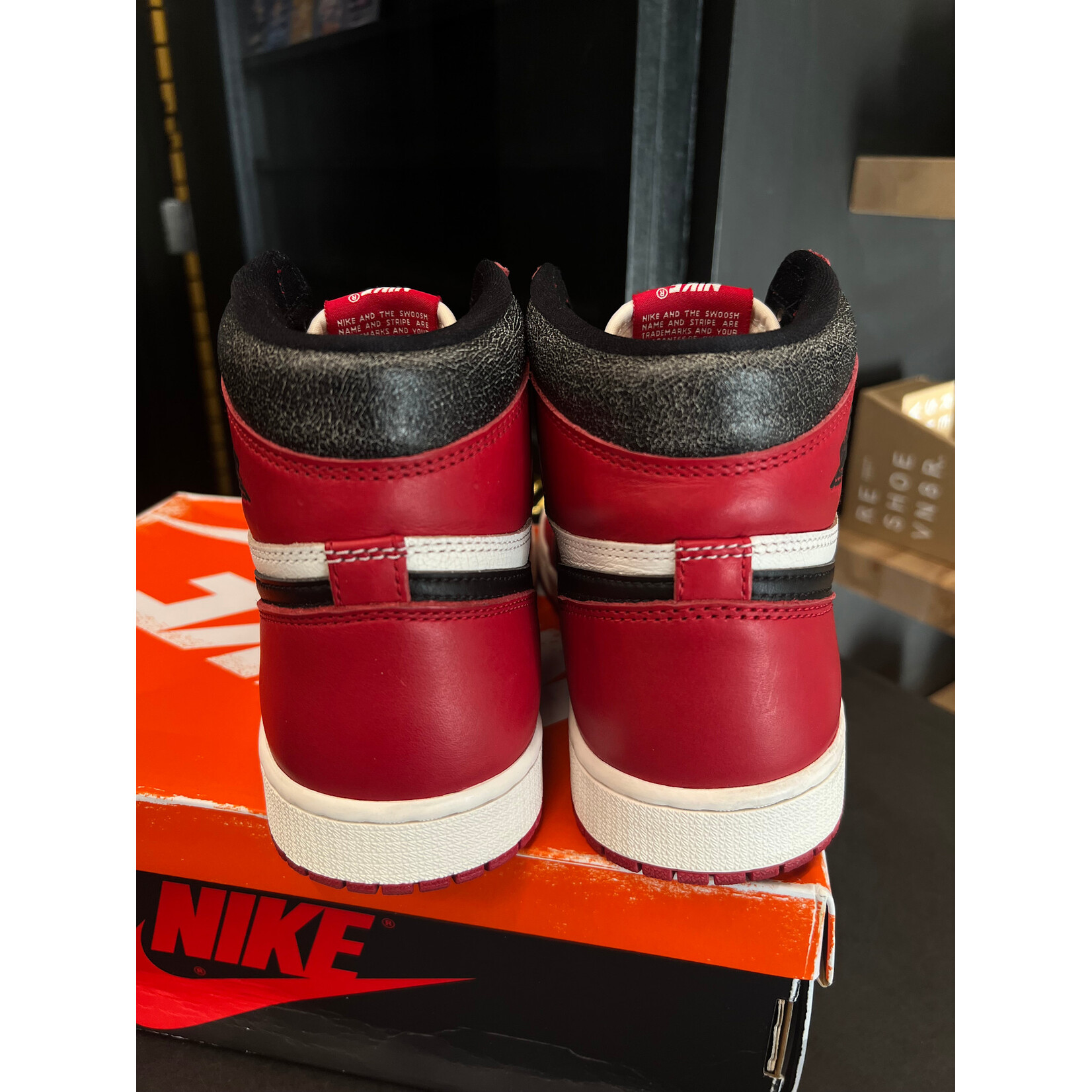 Jordan Jordan 1 Retro High OG Chicago Lost and Found Size 9, PREOWNED