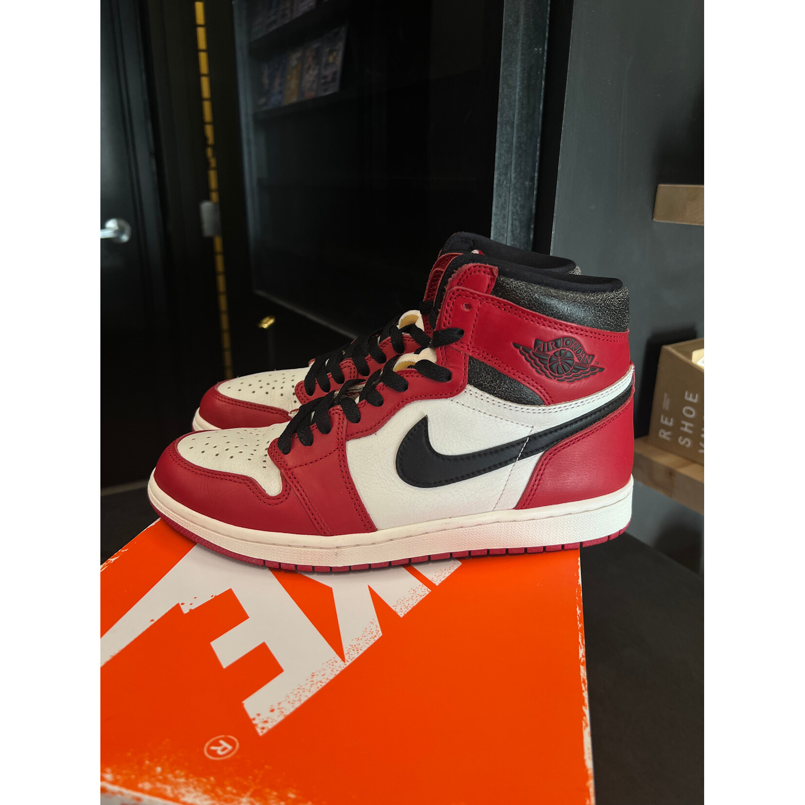 Jordan Jordan 1 Retro High OG Chicago Lost and Found Size 9, PREOWNED
