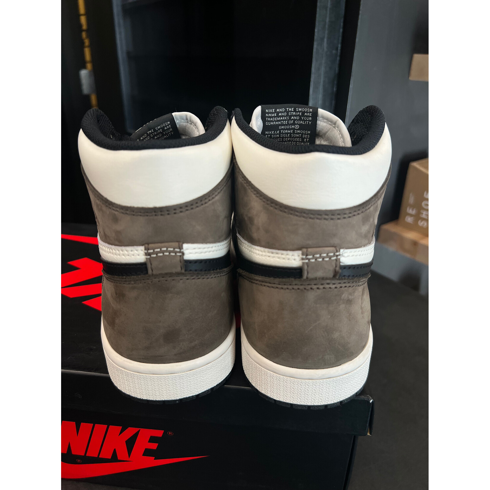 Jordan Jordan 1 Retro High Dark Mocha Size 9, PREOWNED