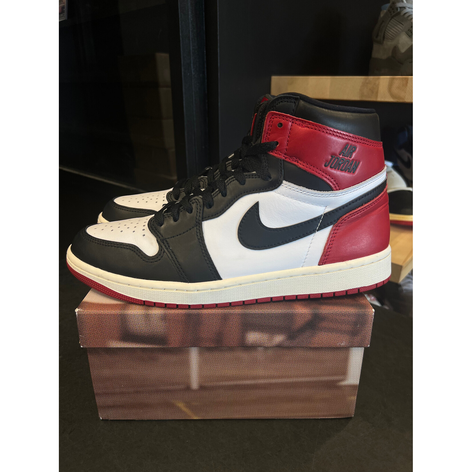 Jordan Jordan 1 Retro High OG Black Toe Reimagined Size 10.5, PREOWNED