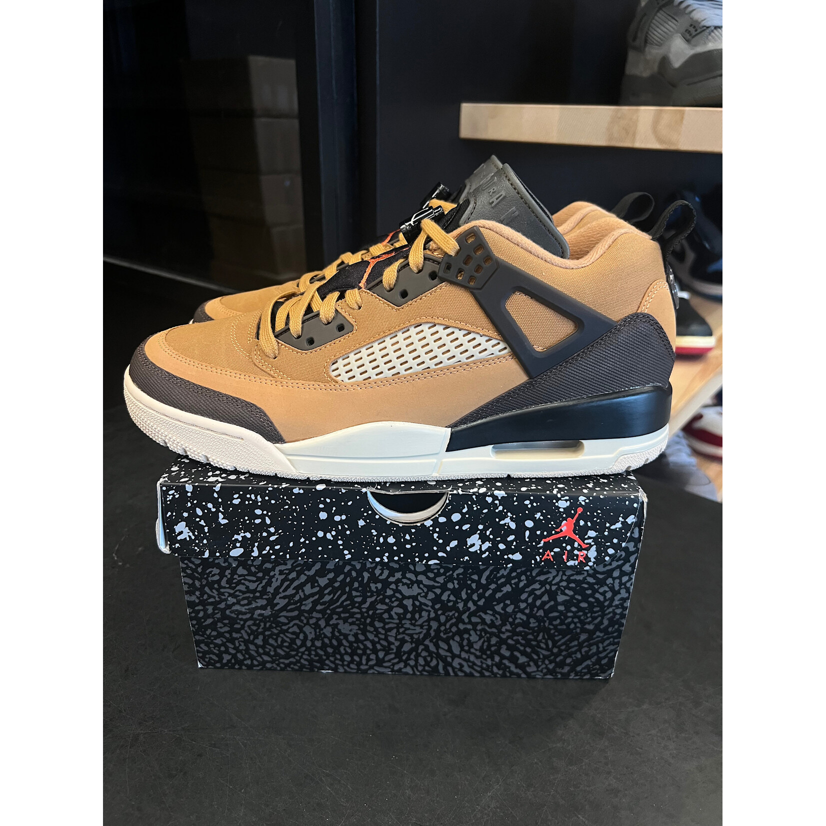 Jordan Jordan Spizike Low Flax Size 10.5, PREOWNED