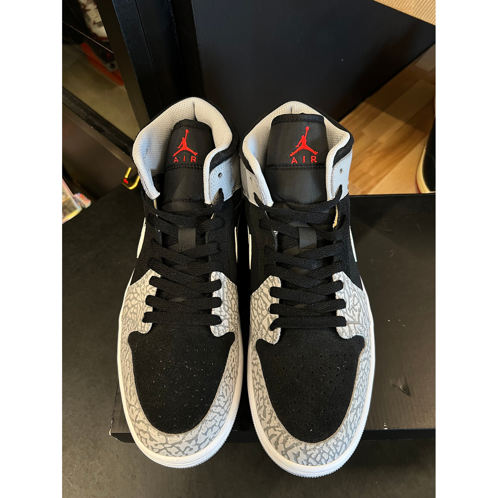 Jordan Jordan 1 Mid SE Elephant Print Size 10, PREOWNED