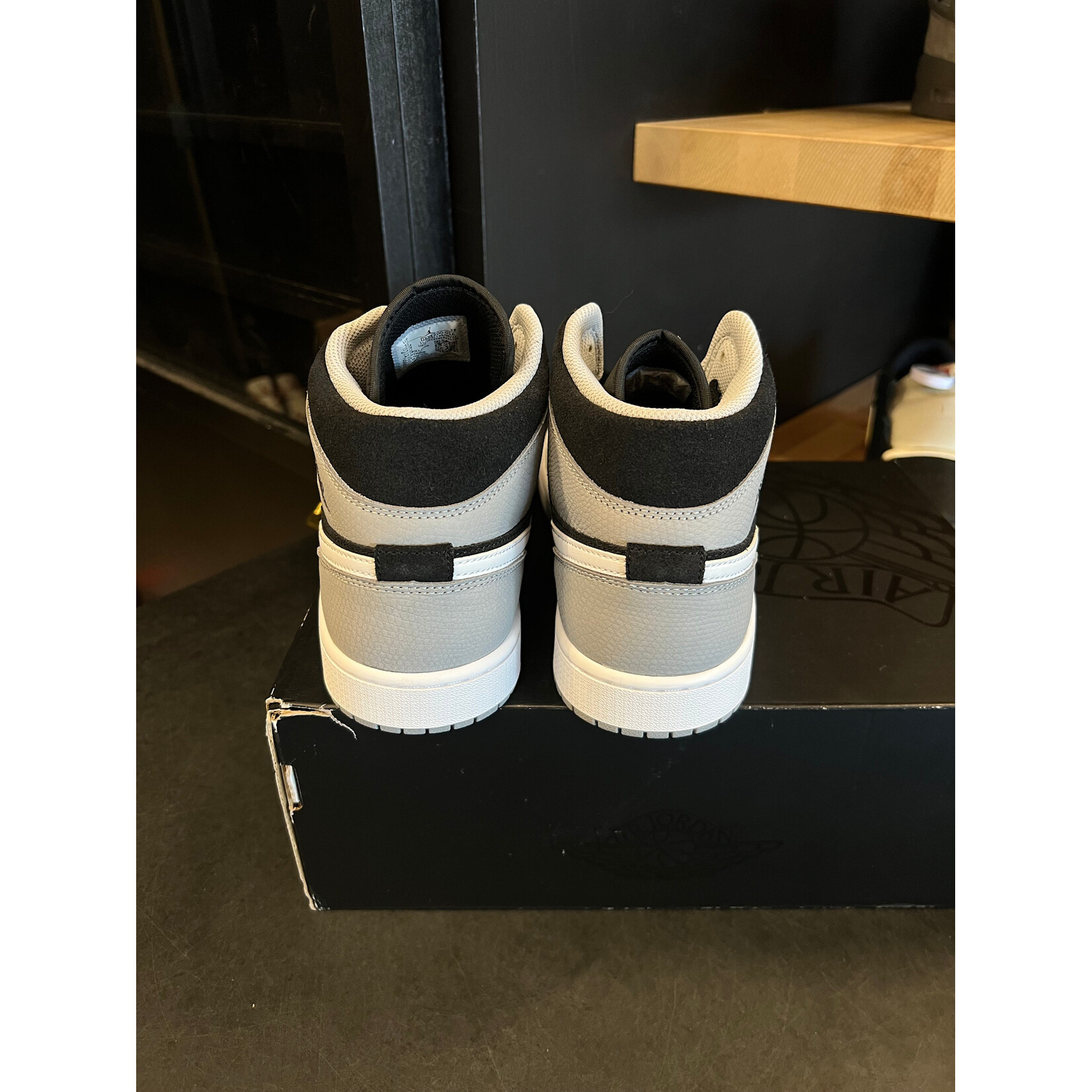 Jordan Jordan 1 Mid SE Elephant Print Size 10, PREOWNED