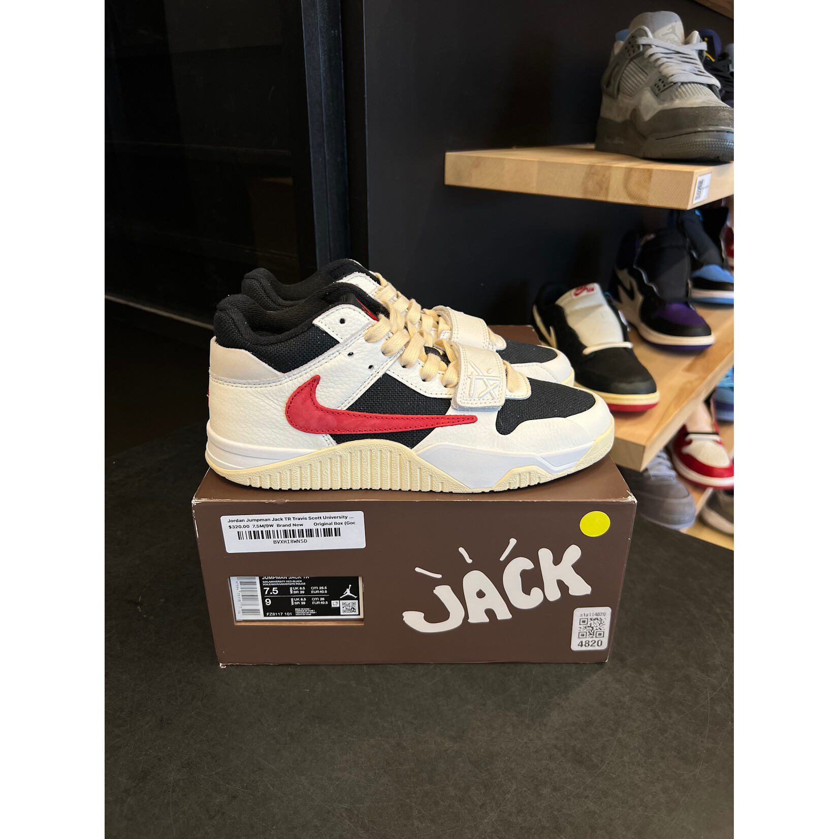 Jordan Jordan Jumpman Jack TR Travis Scott University Red Size 7.5, PREOWNED