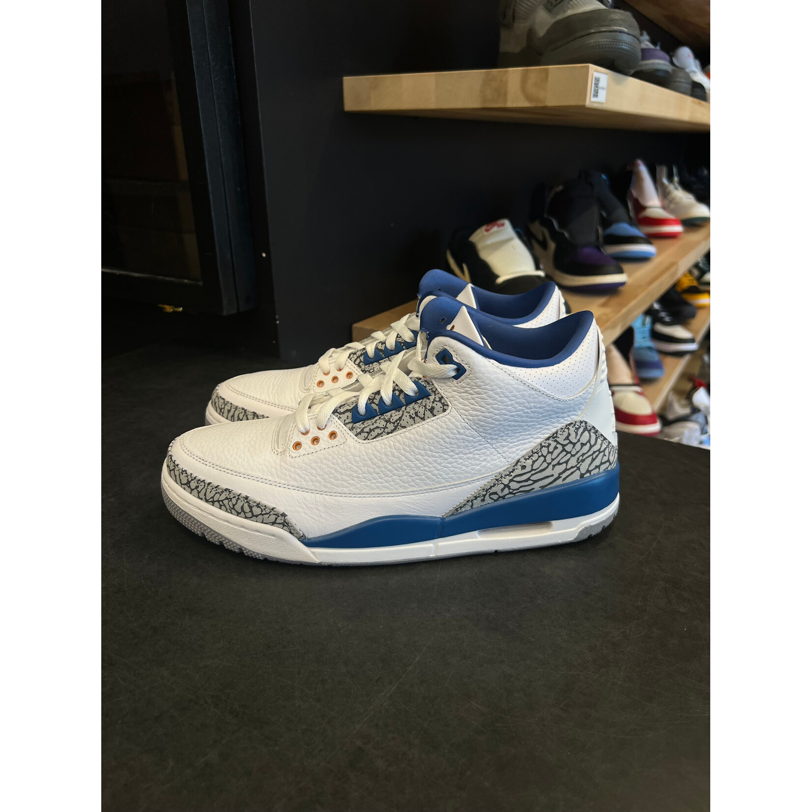 Jordan Jordan 3 Retro Wizards Size 10.5, PREOWNED
