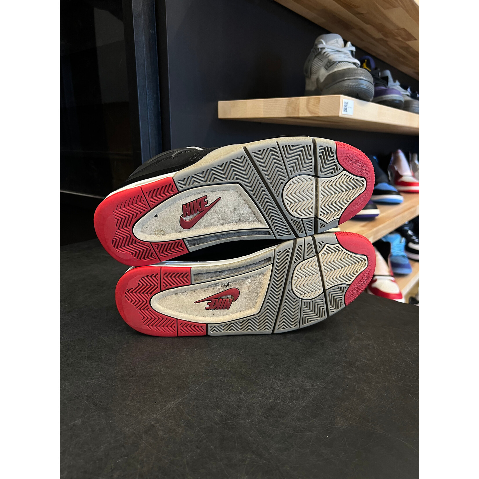 Jordan Jordan 4 Retro Bred (2019) Size 11, PREOWNED