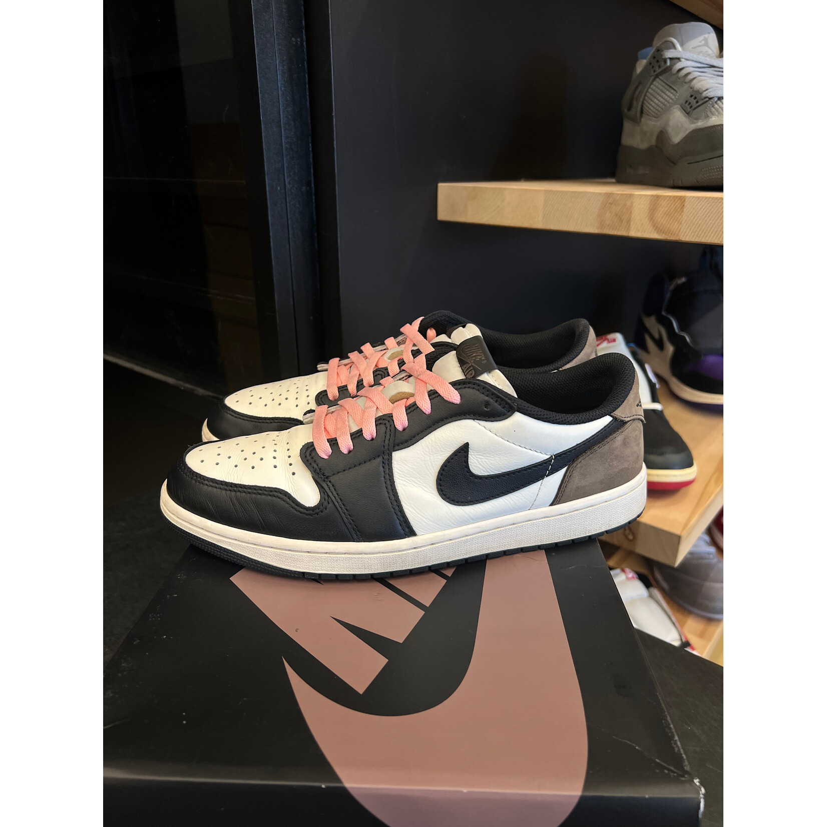 Jordan Jordan 1 Retro Low OG Mocha Size 10.5, PREOWNED