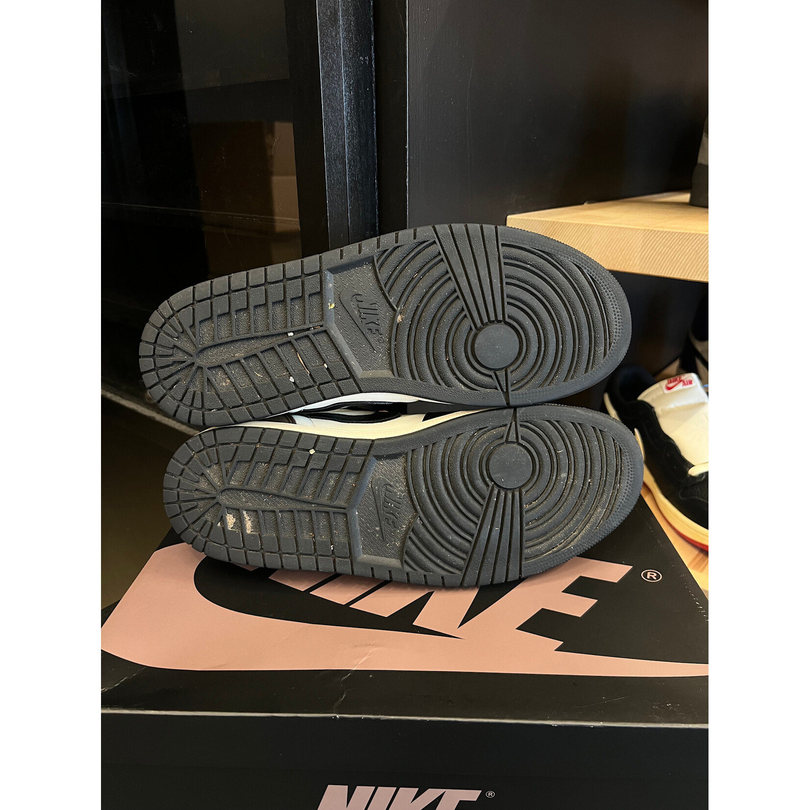 Jordan Jordan 1 Retro Low OG Mocha Size 10.5, PREOWNED