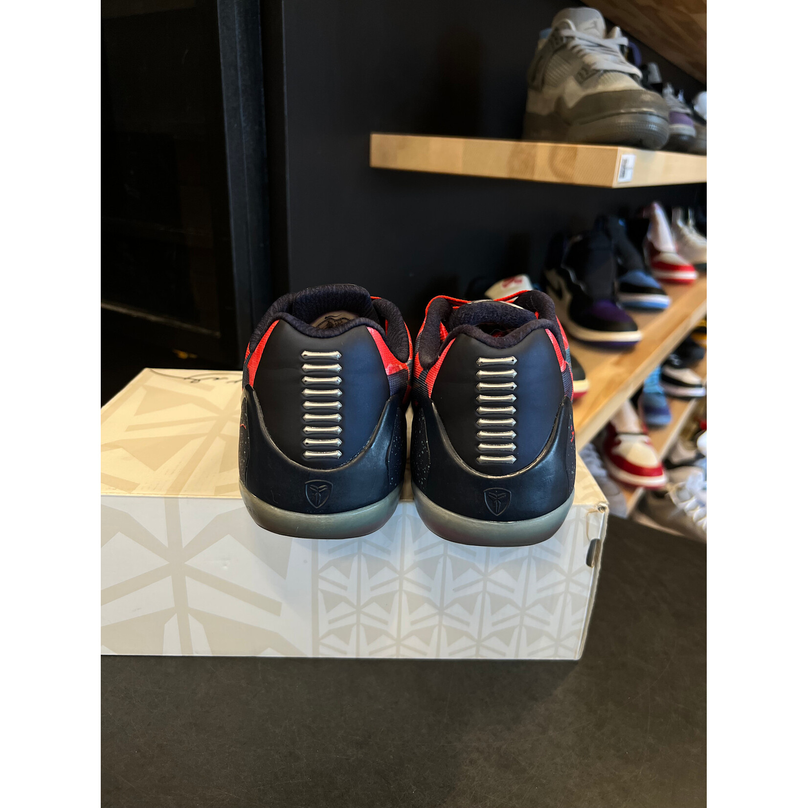 Nike Nike Kobe 9 EM Low Phillippines Size 9, PREOWNED