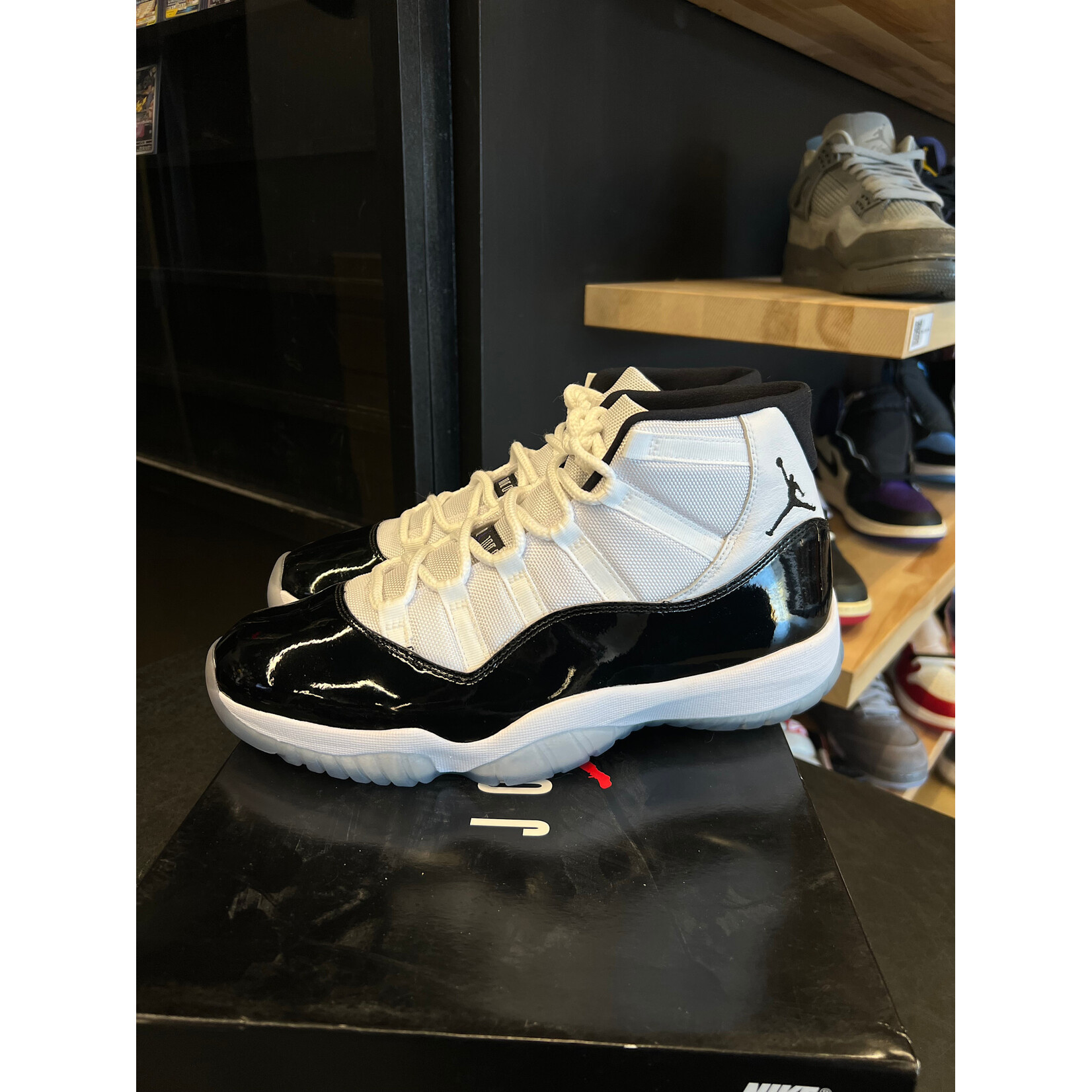 Jordan Jordan 11 Retro Concord (2018) Size 11, PREOWNED