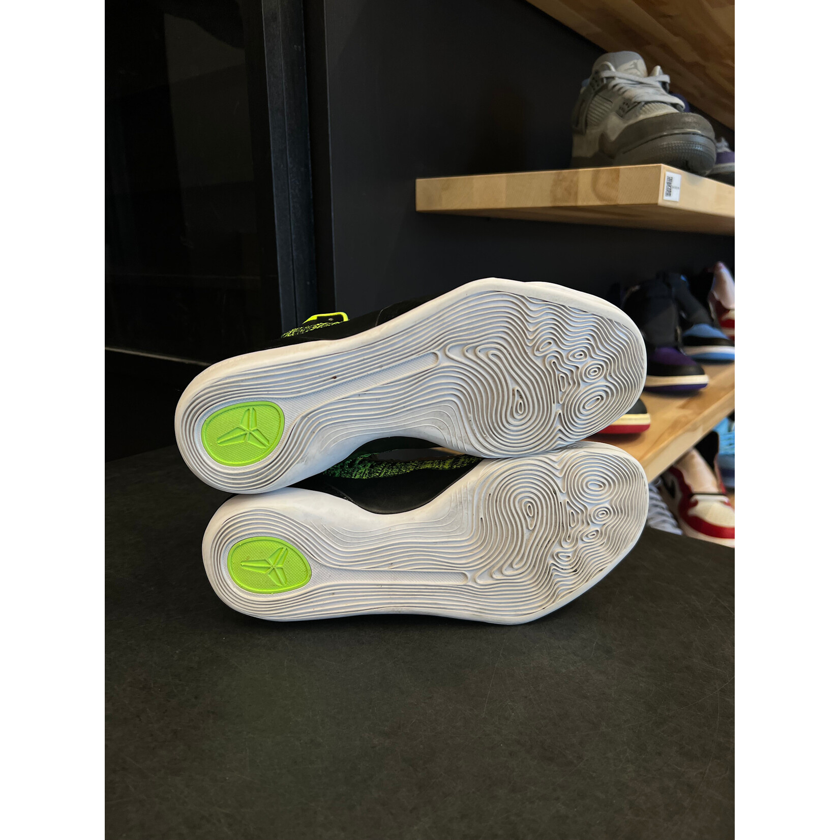 Nike Nike Kobe 9 Elite Victory Restored Size 8.5, PREOWNED