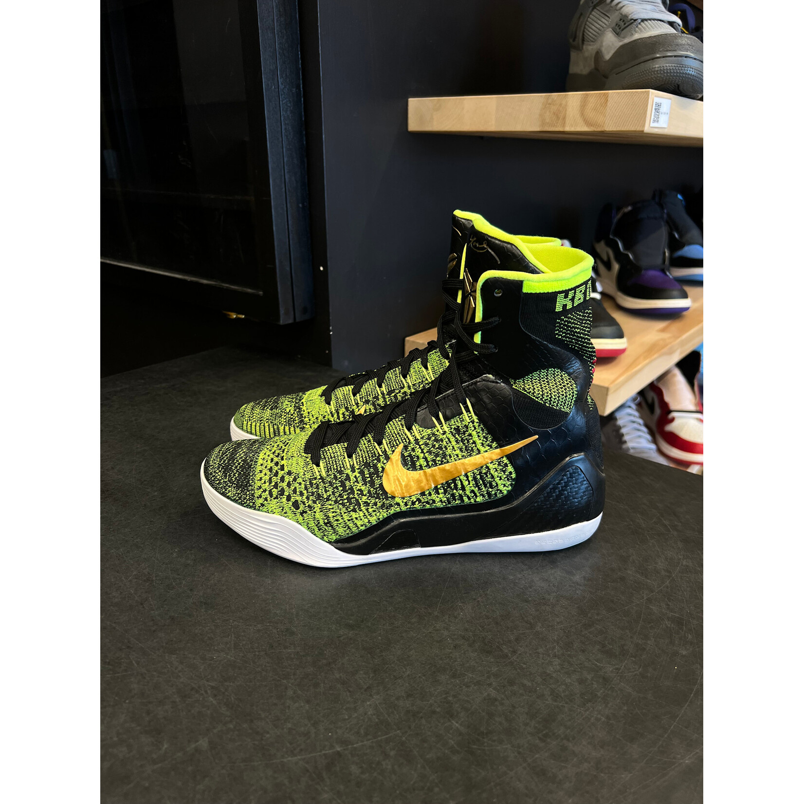 Nike Nike Kobe 9 Elite Victory Restored Size 8.5, PREOWNED